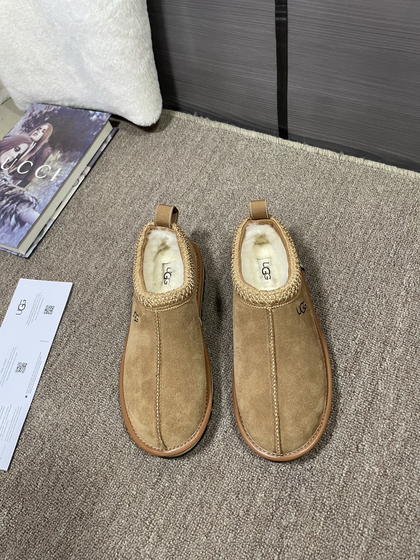 上新💌UGG塔斯曼，官网同步小便鞋颜色：栗色，黑色码数：35~40，可订41成型大底，橡胶发泡，轻便耐磨
