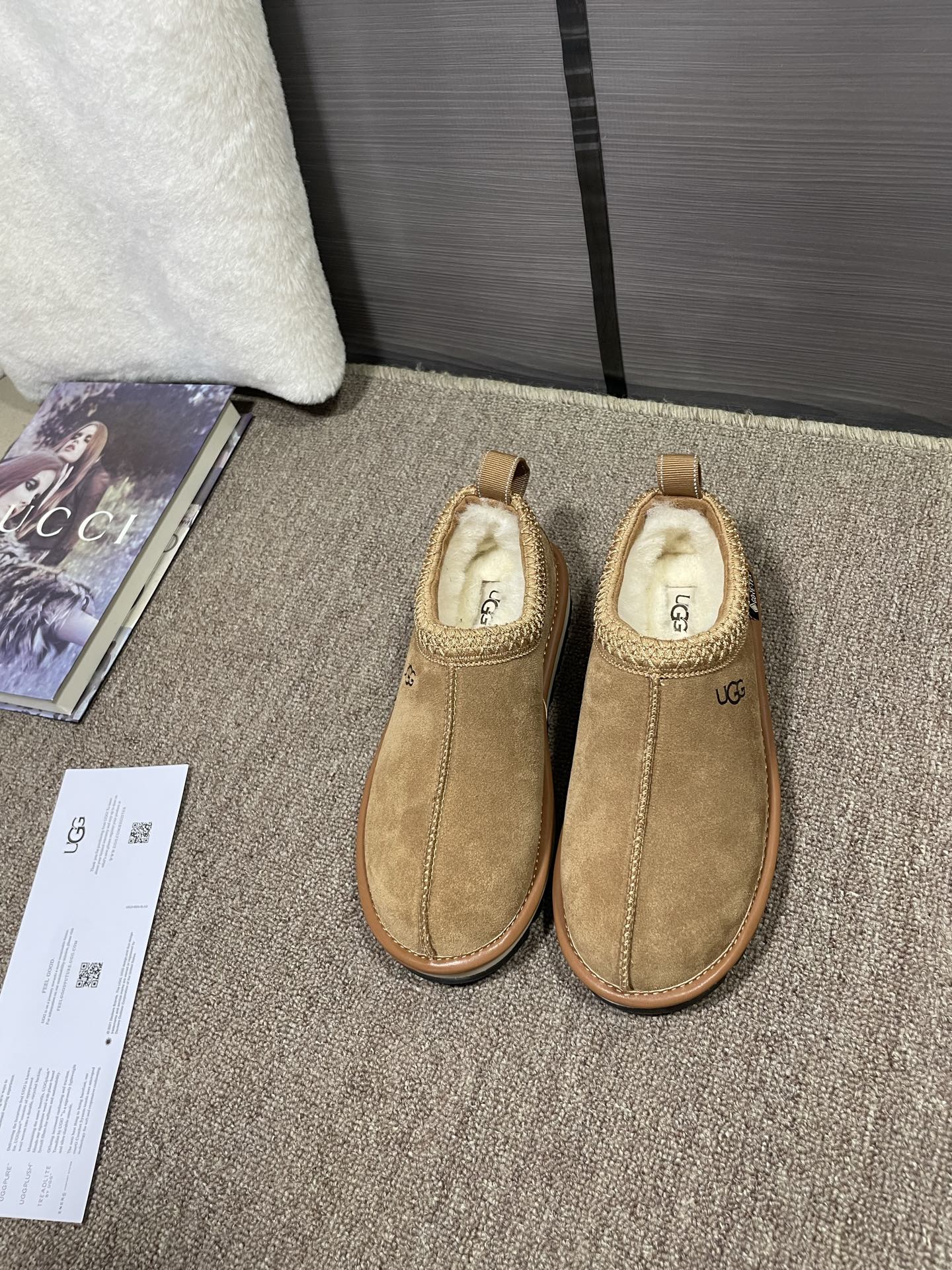 上新💌UGG塔斯曼，官网同步小便鞋颜色：栗色，黑色码数：35~40，可订41成型大底，橡胶发泡，轻便耐磨