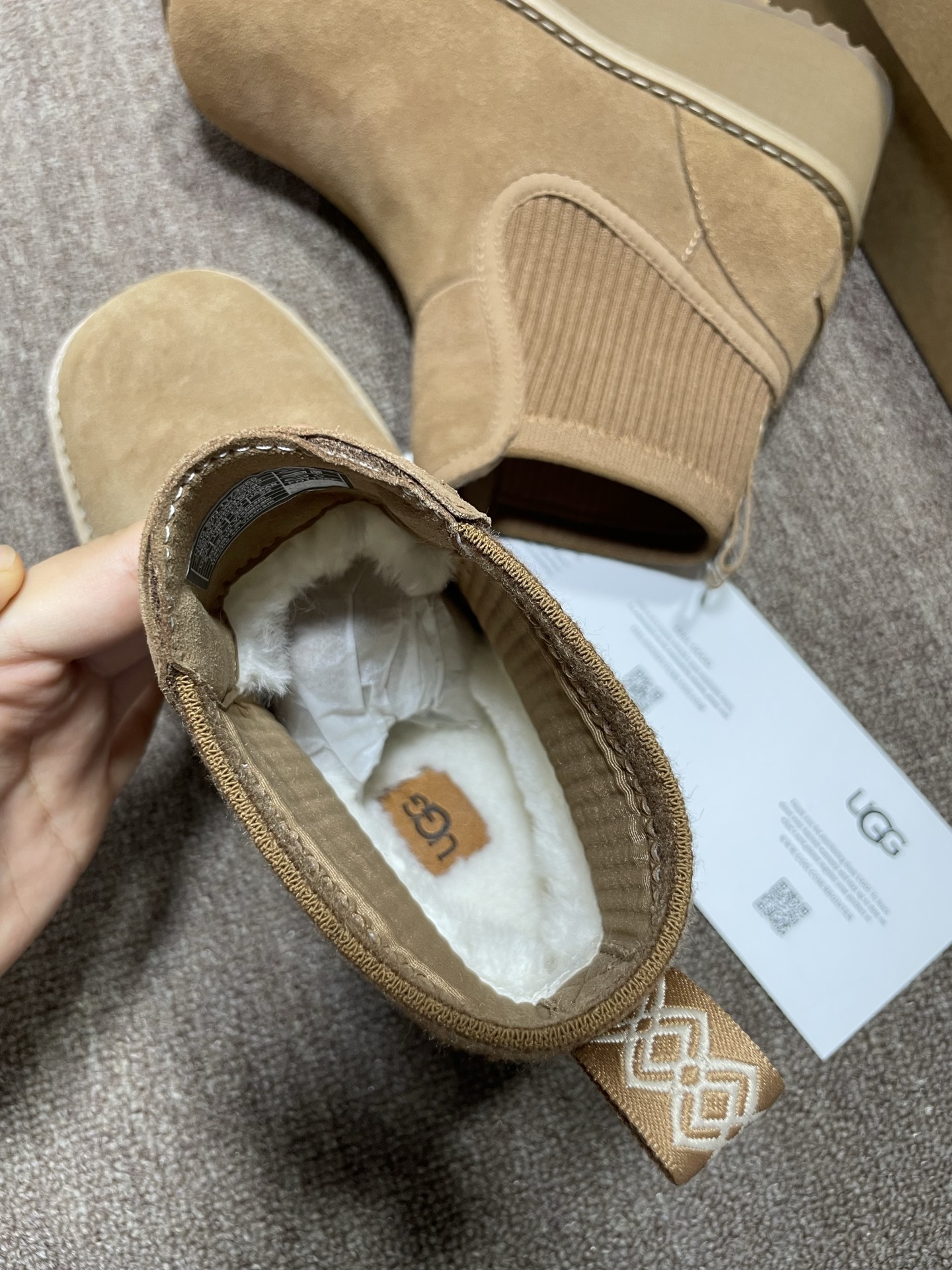 上新❤️UGG城市方克靴（切尔西款）材料：牛皮反绒，羊皮毛，强力橡筋，大底：EVA➕生胶底片耐磨跟高5厘