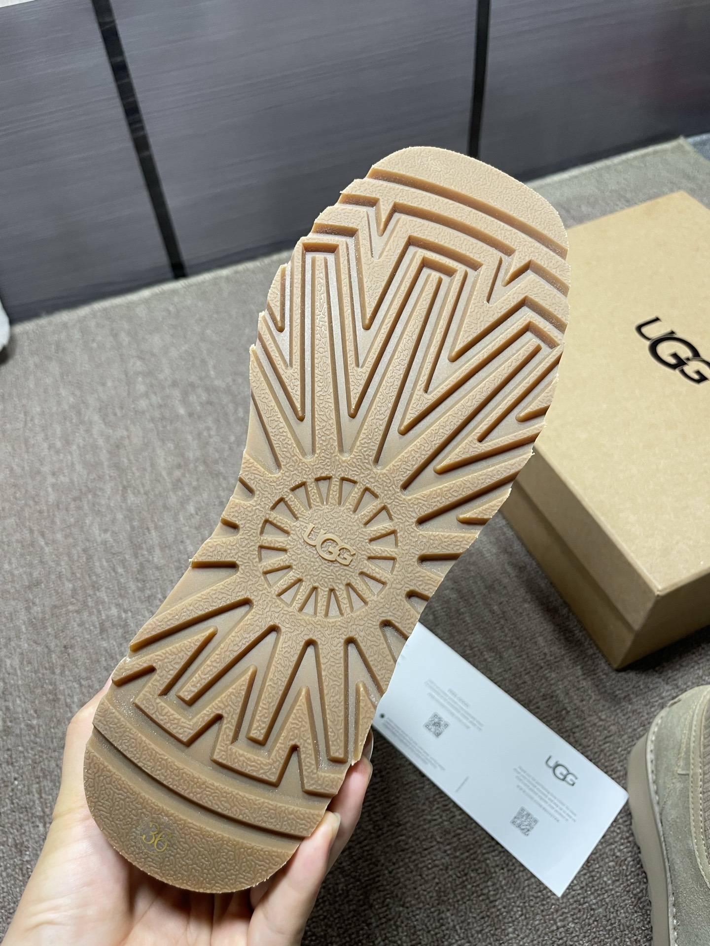 上新❤️UGG城市方克靴（切尔西款）材料：牛皮反绒，羊皮毛，强力橡筋，大底：EVA➕生胶底片耐磨跟高5厘