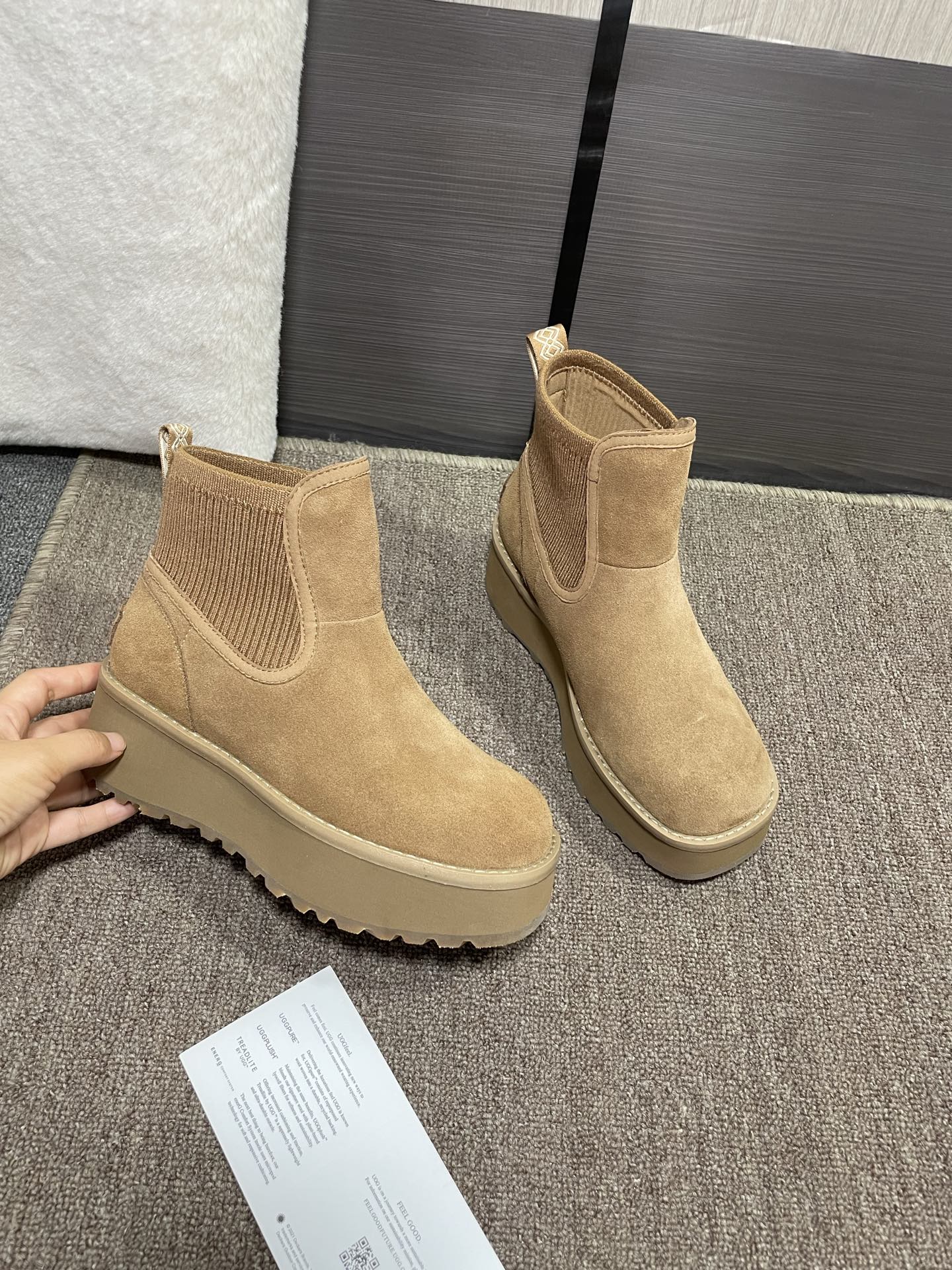 上新❤️UGG城市方克靴（切尔西款）材料：牛皮反绒，羊皮毛，强力橡筋，大底：EVA➕生胶底片耐磨跟高5厘