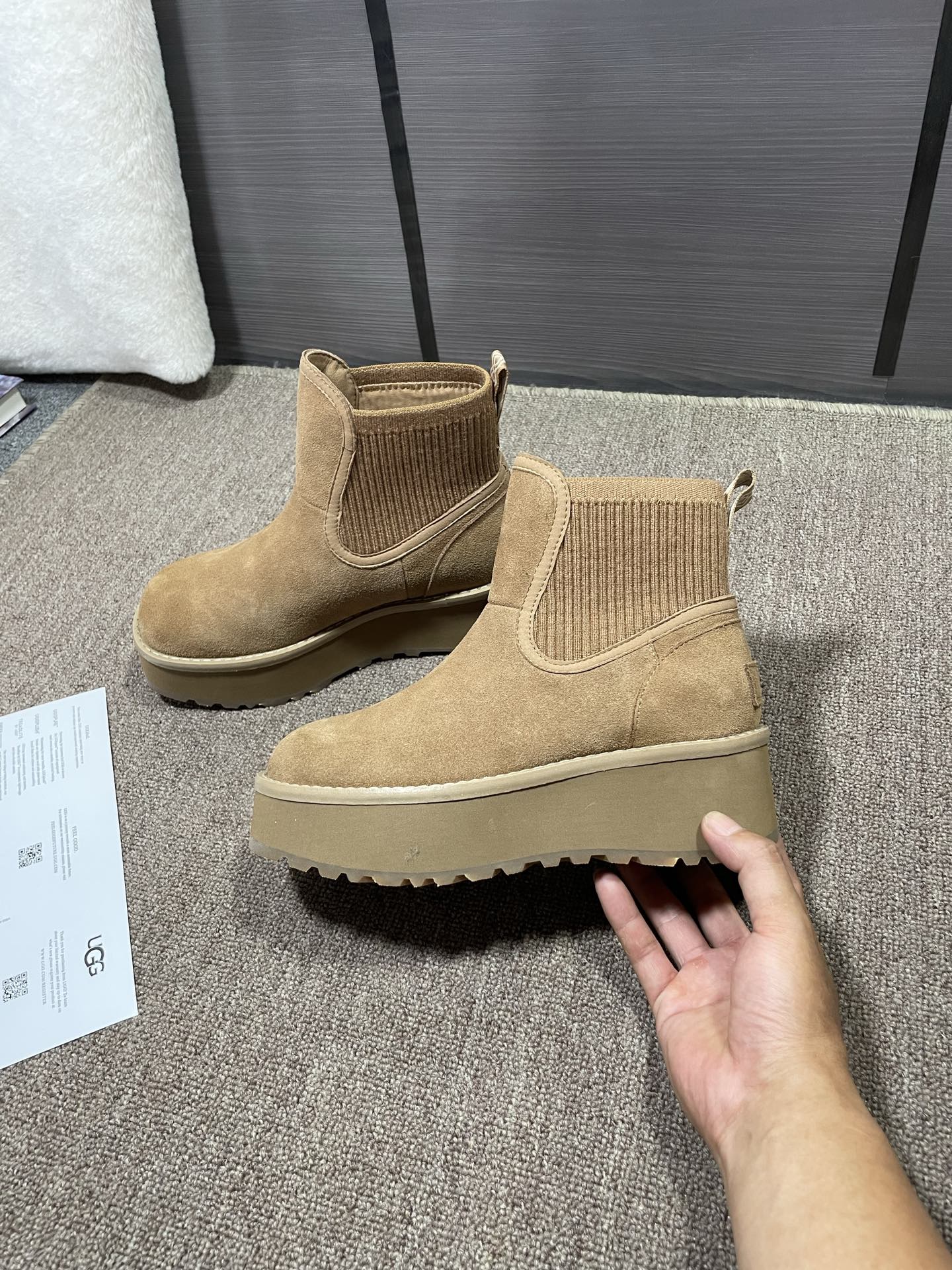 上新❤️UGG城市方克靴（切尔西款）材料：牛皮反绒，羊皮毛，强力橡筋，大底：EVA➕生胶底片耐磨跟高5厘