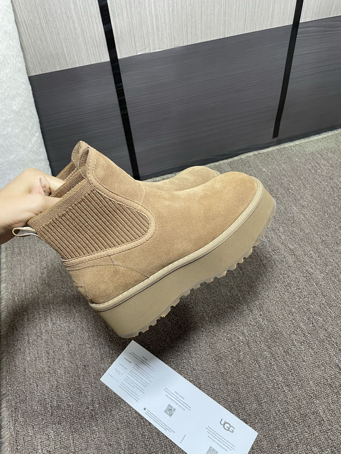 上新❤️UGG城市方克靴（切尔西款）材料：牛皮反绒，羊皮毛，强力橡筋，大底：EVA➕生胶底片耐磨跟高5厘