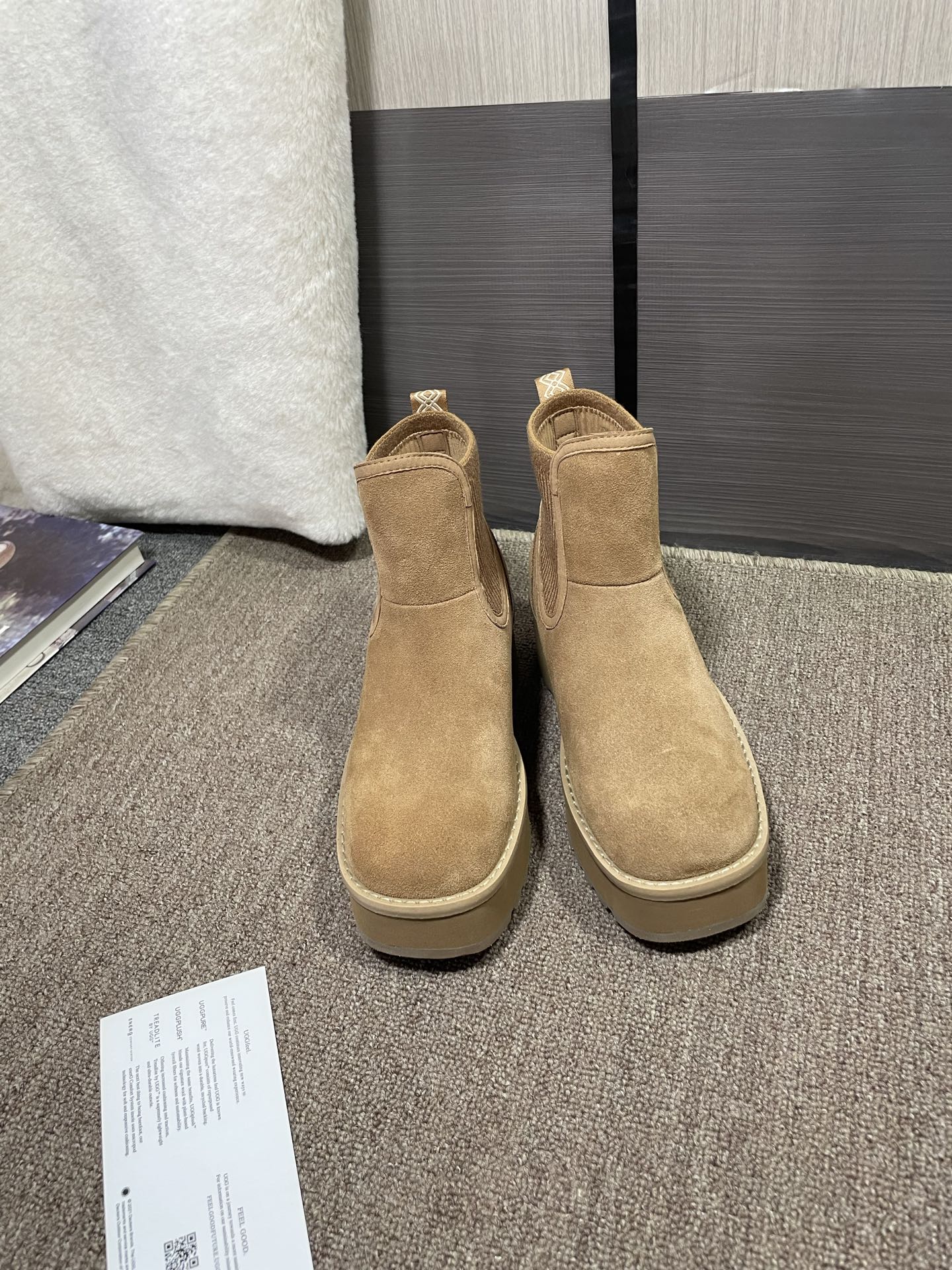 上新❤️UGG城市方克靴（切尔西款）材料：牛皮反绒，羊皮毛，强力橡筋，大底：EVA➕生胶底片耐磨跟高5厘