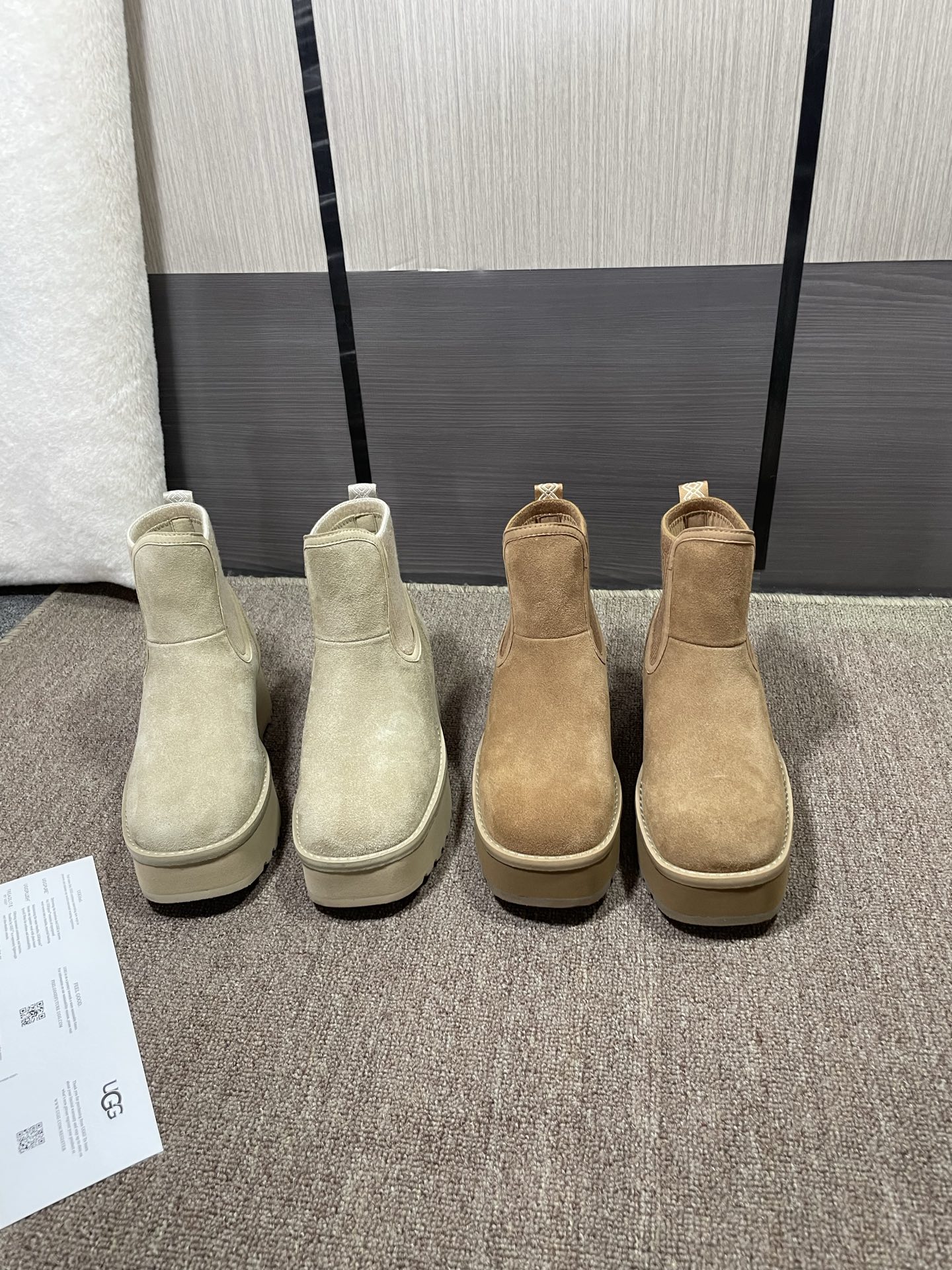上新❤️UGG城市方克靴（切尔西款）材料：牛皮反绒，羊皮毛，强力橡筋，大底：EVA➕生胶底片耐磨跟高5厘