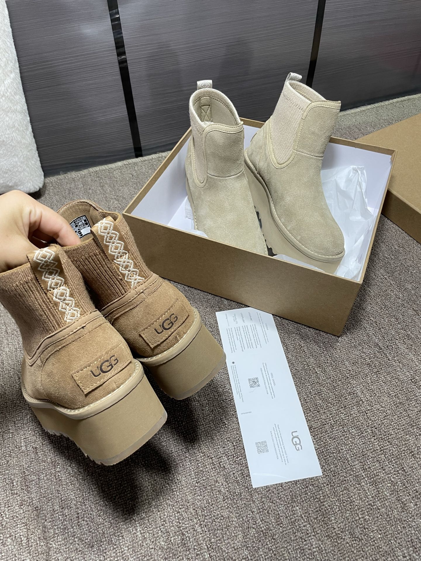 上新❤️UGG城市方克靴（切尔西款）材料：牛皮反绒，羊皮毛，强力橡筋，大底：EVA➕生胶底片耐磨跟高5厘