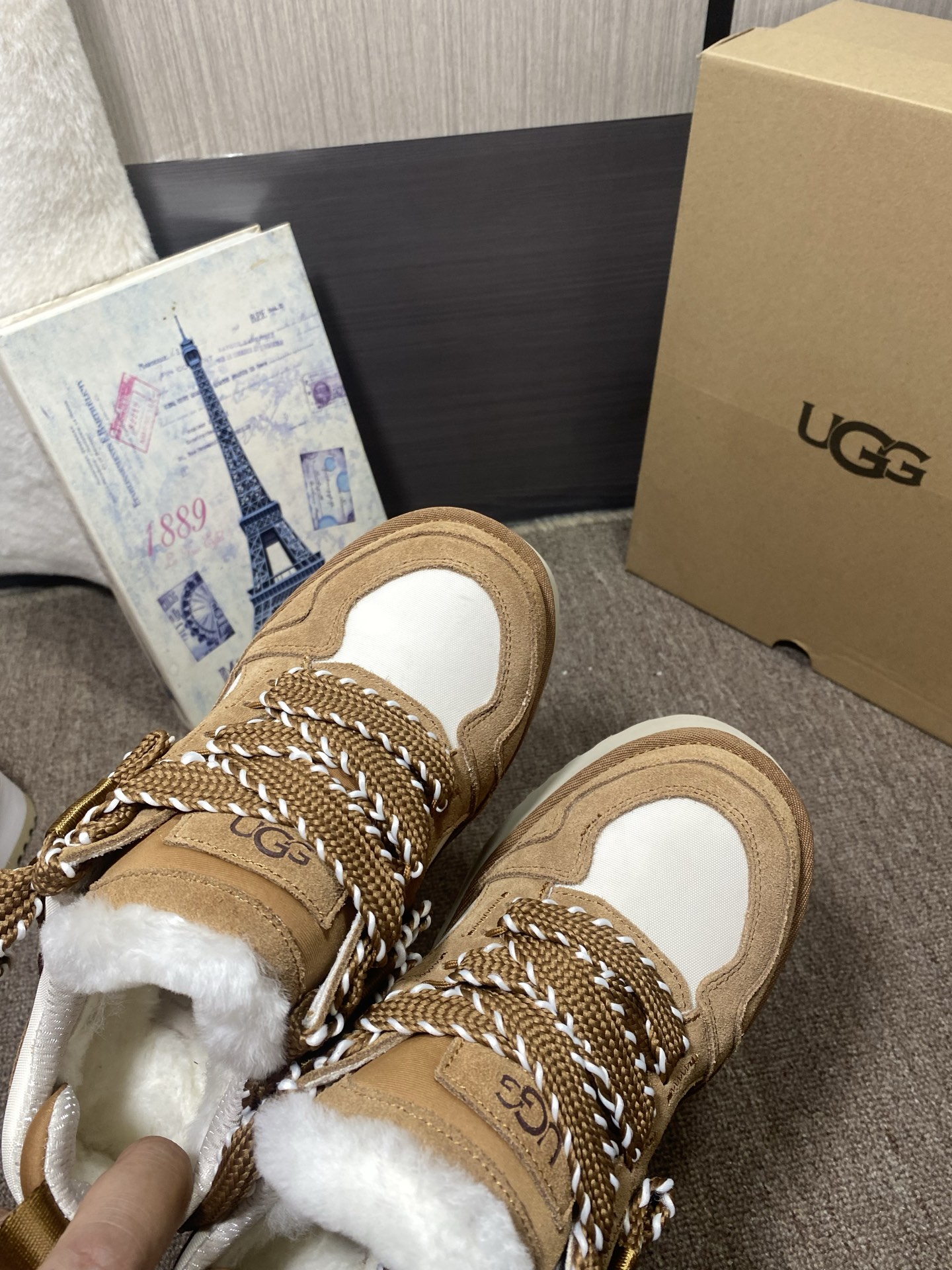 上新❤️UGG梅尔/休闲，官网同步颜色：栗色，黑色，薰衣草暗紫色，茉莉白色牛皮反绒➕羊皮毛内里垫脚5厘米