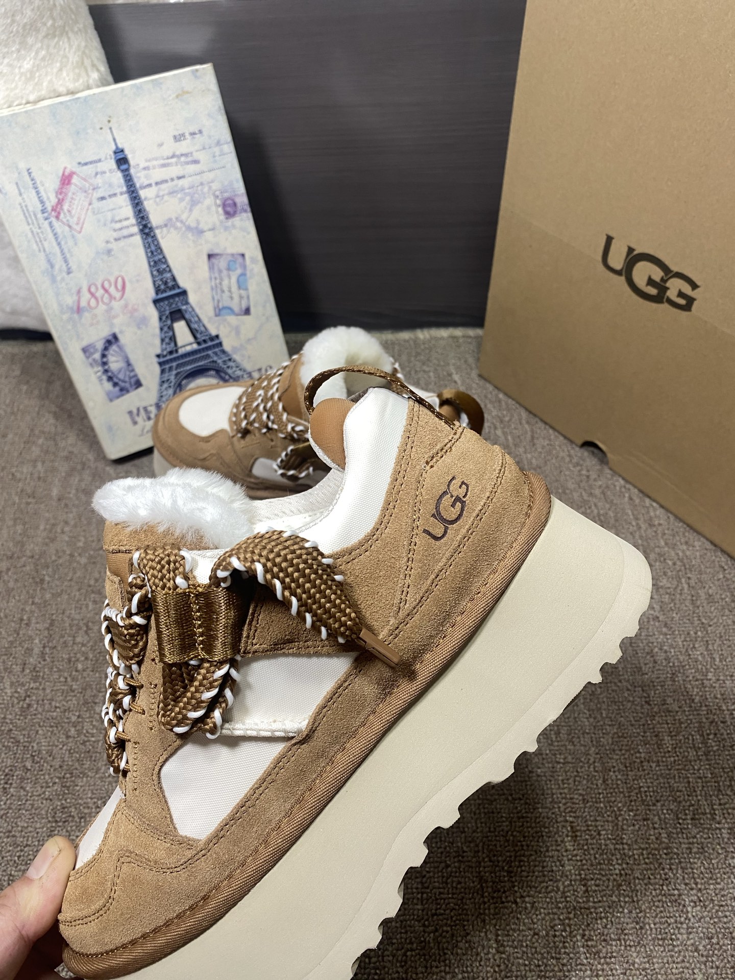 上新❤️UGG梅尔/休闲，官网同步颜色：栗色，黑色，薰衣草暗紫色，茉莉白色牛皮反绒➕羊皮毛内里垫脚5厘米