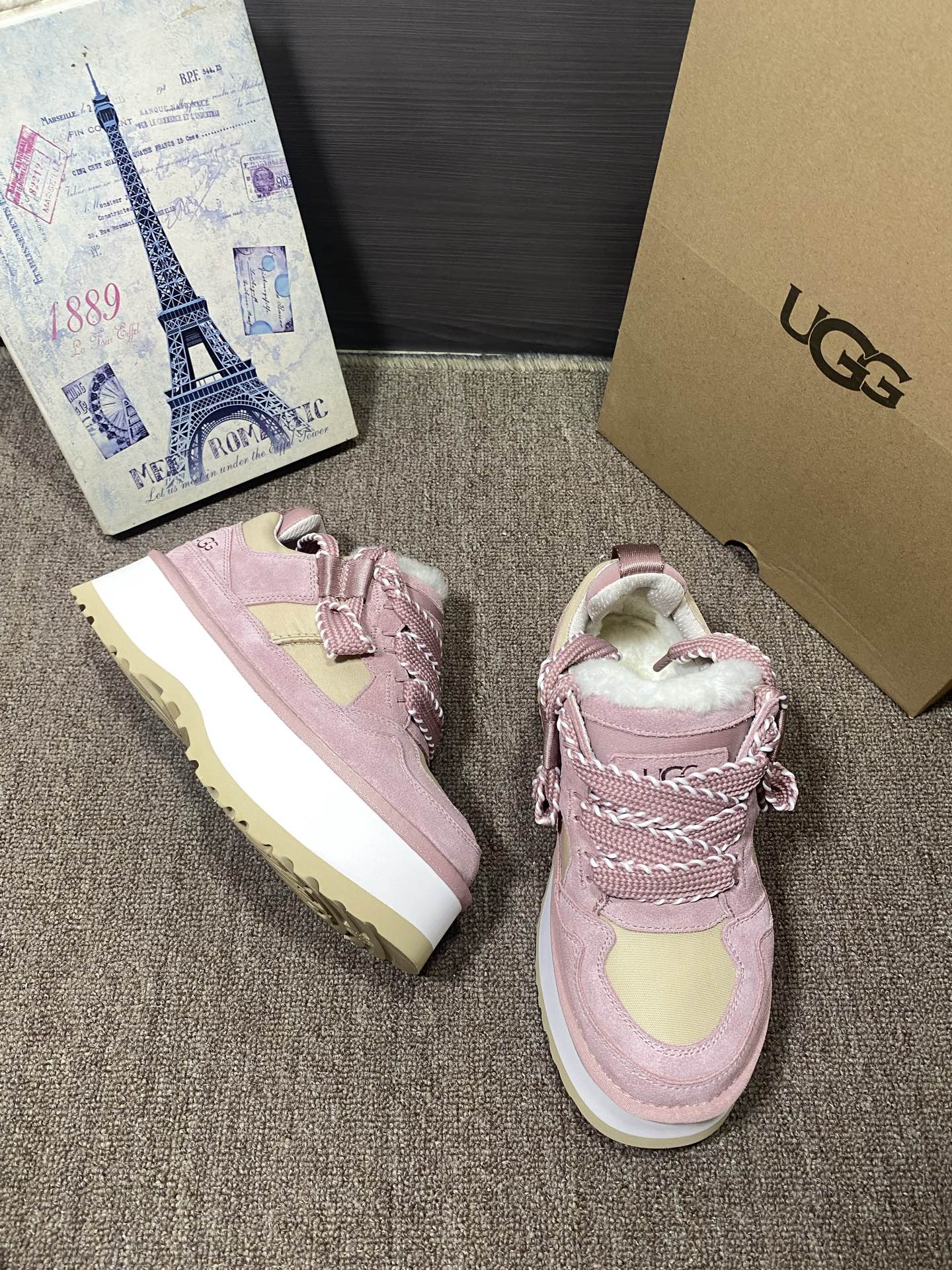 上新❤️UGG梅尔/休闲，官网同步颜色：栗色，黑色，薰衣草暗紫色，茉莉白色牛皮反绒➕羊皮毛内里垫脚5厘米