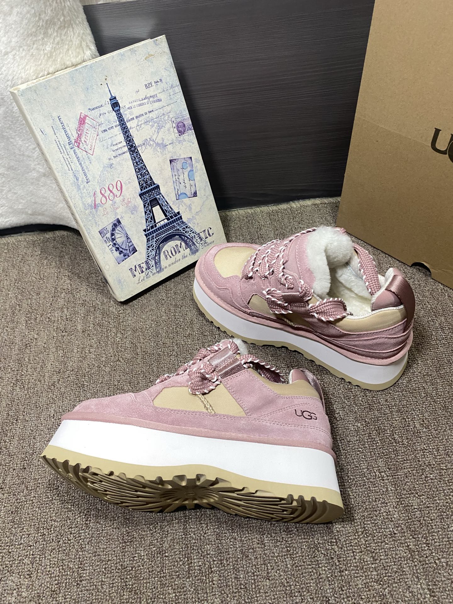 上新❤️UGG梅尔/休闲，官网同步颜色：栗色，黑色，薰衣草暗紫色，茉莉白色牛皮反绒➕羊皮毛内里垫脚5厘米