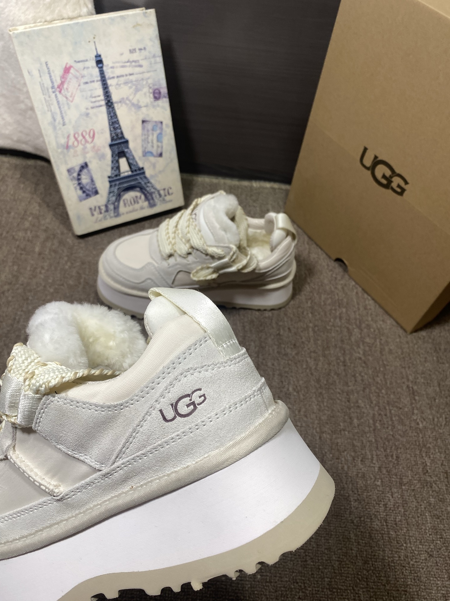 上新❤️UGG梅尔/休闲，官网同步颜色：栗色，黑色，薰衣草暗紫色，茉莉白色牛皮反绒➕羊皮毛内里垫脚5厘米