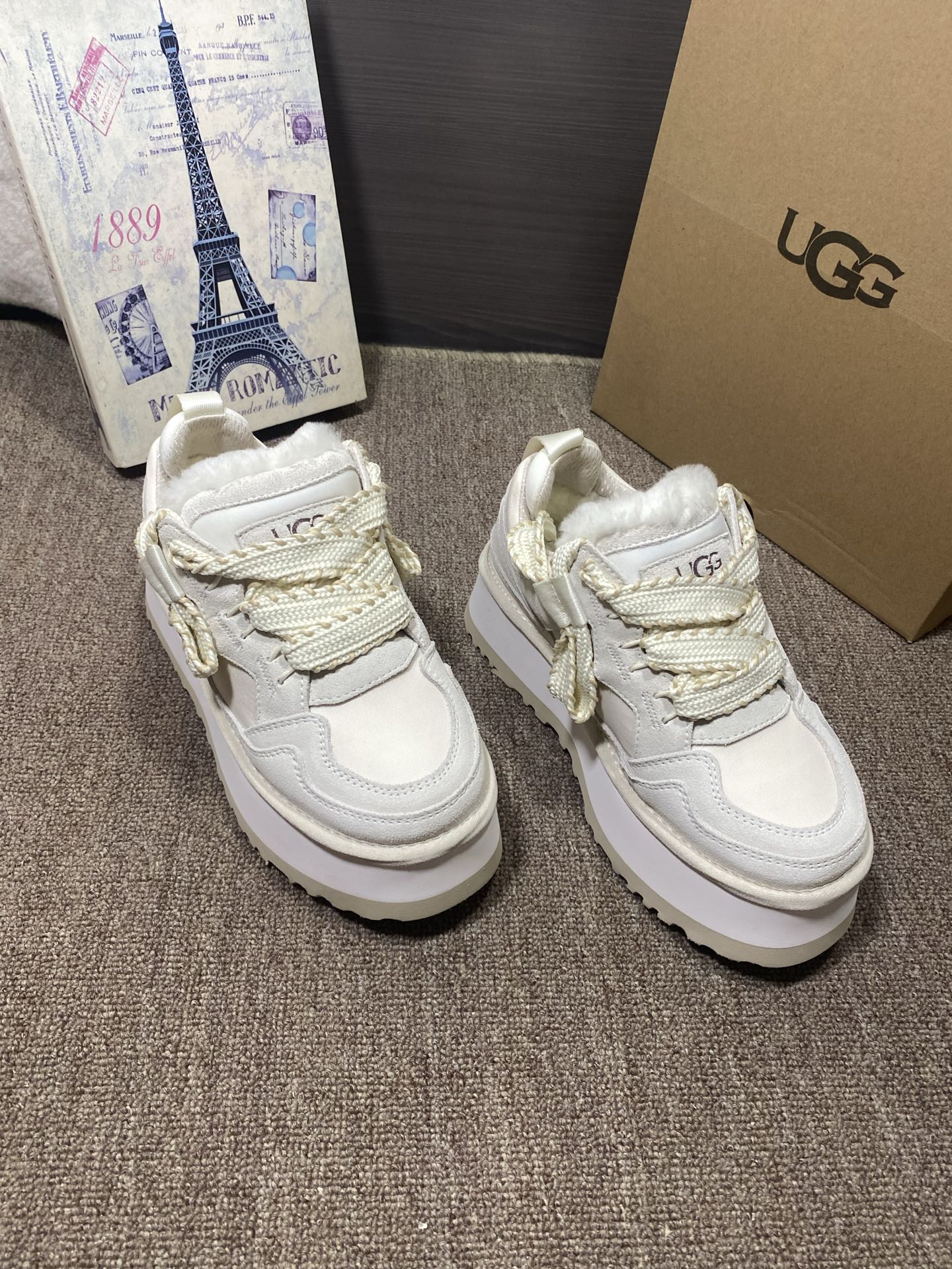 上新❤️UGG梅尔/休闲，官网同步颜色：栗色，黑色，薰衣草暗紫色，茉莉白色牛皮反绒➕羊皮毛内里垫脚5厘米