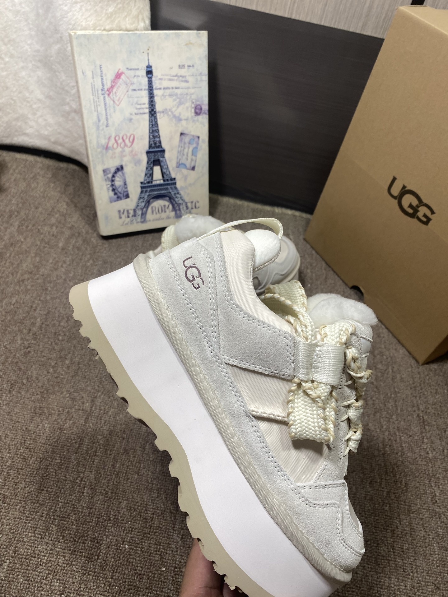 上新❤️UGG梅尔/休闲，官网同步颜色：栗色，黑色，薰衣草暗紫色，茉莉白色牛皮反绒➕羊皮毛内里垫脚5厘米