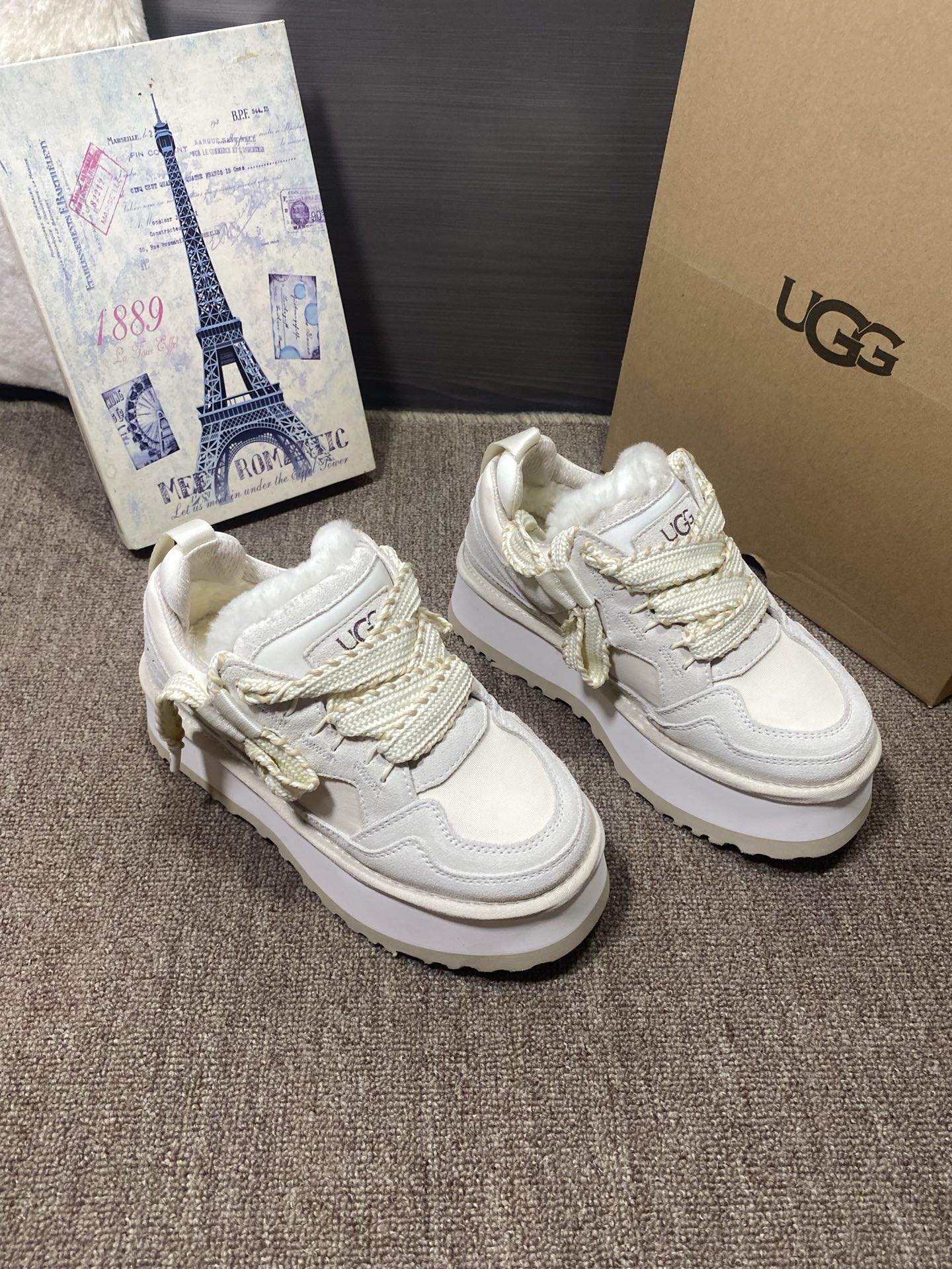 上新❤️UGG梅尔/休闲，官网同步颜色：栗色，黑色，薰衣草暗紫色，茉莉白色牛皮反绒➕羊皮毛内里垫脚5厘米
