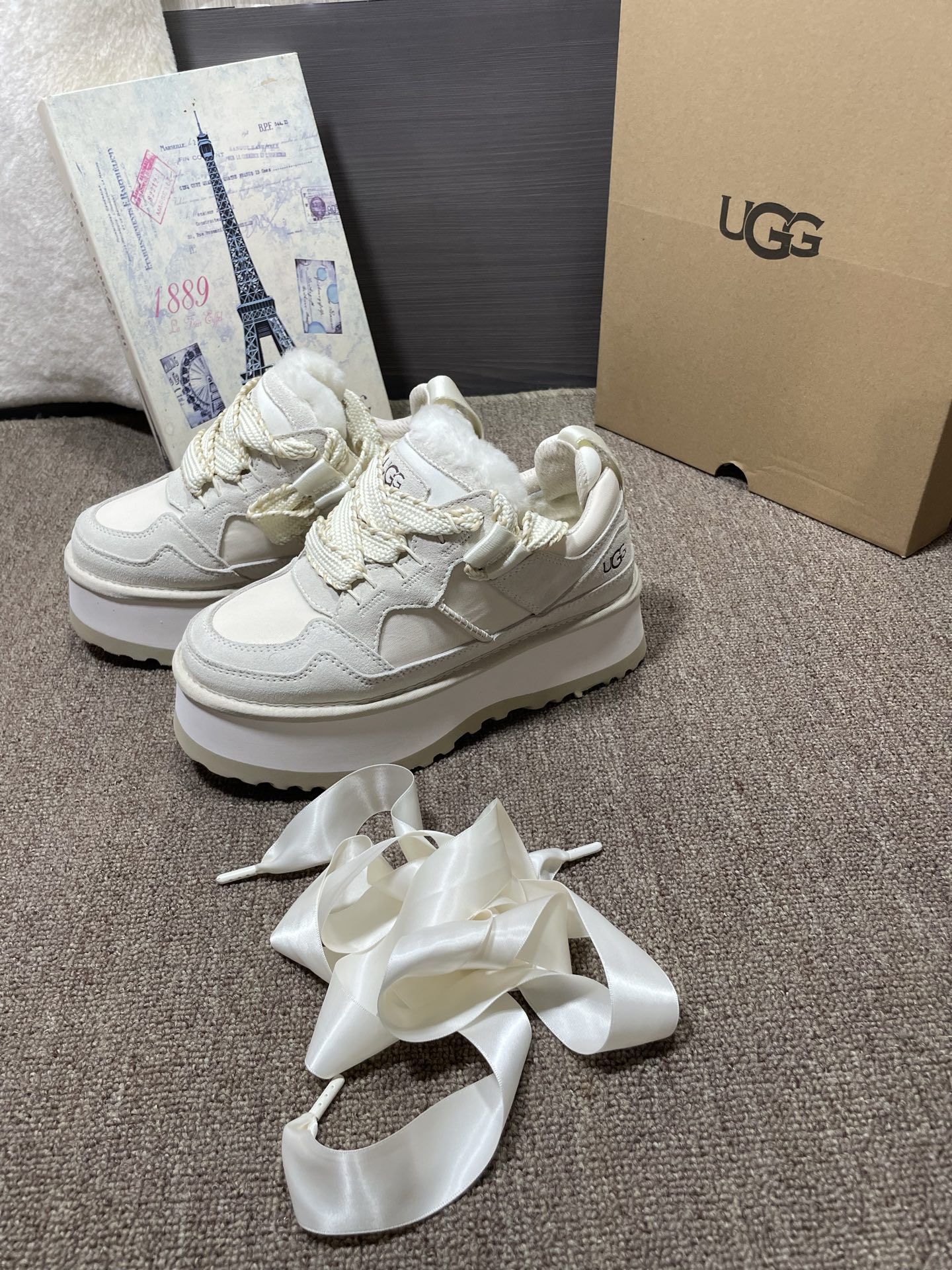 上新❤️UGG梅尔/休闲，官网同步颜色：栗色，黑色，薰衣草暗紫色，茉莉白色牛皮反绒➕羊皮毛内里垫脚5厘米