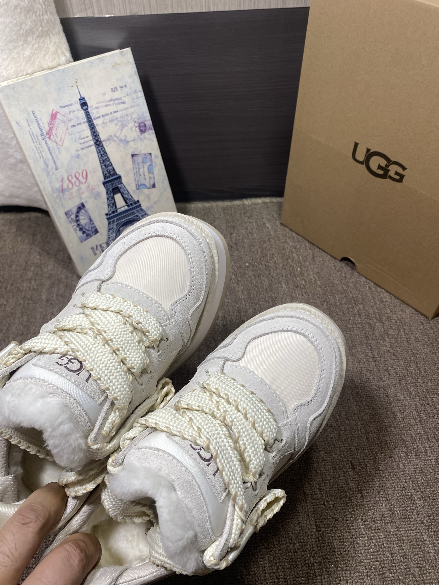 上新❤️UGG梅尔/休闲，官网同步颜色：栗色，黑色，薰衣草暗紫色，茉莉白色牛皮反绒➕羊皮毛内里垫脚5厘米