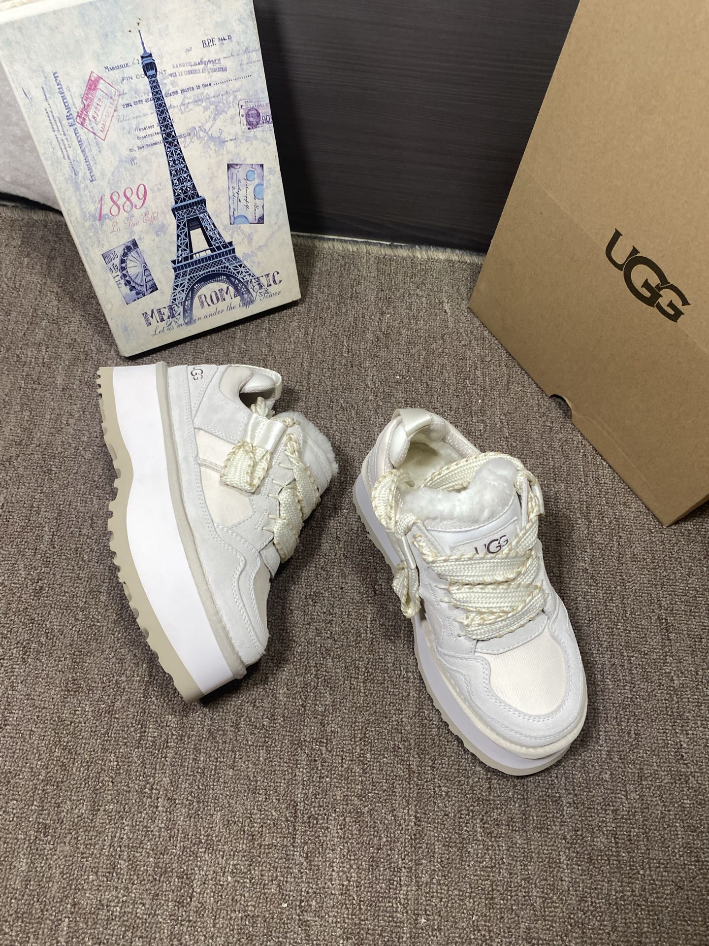 上新❤️UGG梅尔/休闲，官网同步颜色：栗色，黑色，薰衣草暗紫色，茉莉白色牛皮反绒➕羊皮毛内里垫脚5厘米