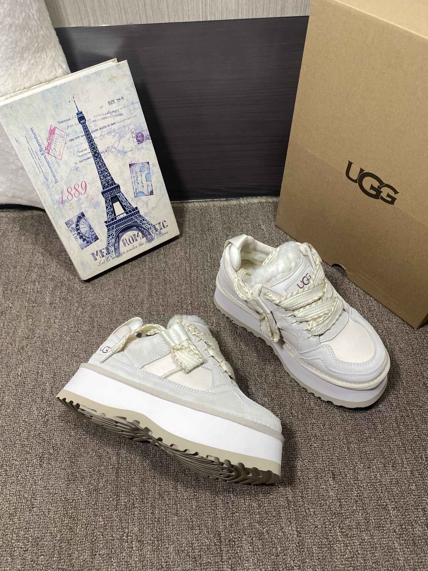 上新❤️UGG梅尔/休闲，官网同步颜色：栗色，黑色，薰衣草暗紫色，茉莉白色牛皮反绒➕羊皮毛内里垫脚5厘米