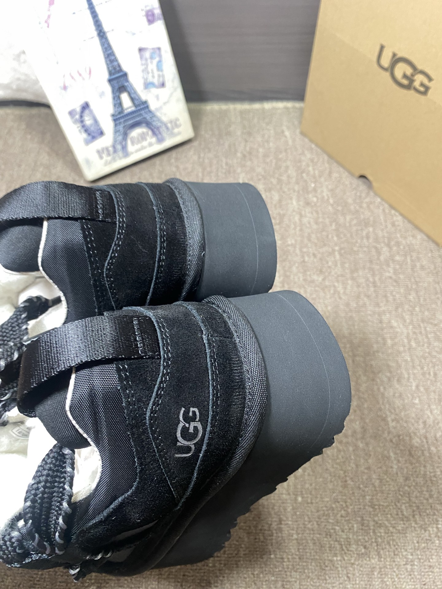 上新❤️UGG梅尔/休闲，官网同步颜色：栗色，黑色，薰衣草暗紫色，茉莉白色牛皮反绒➕羊皮毛内里垫脚5厘米
