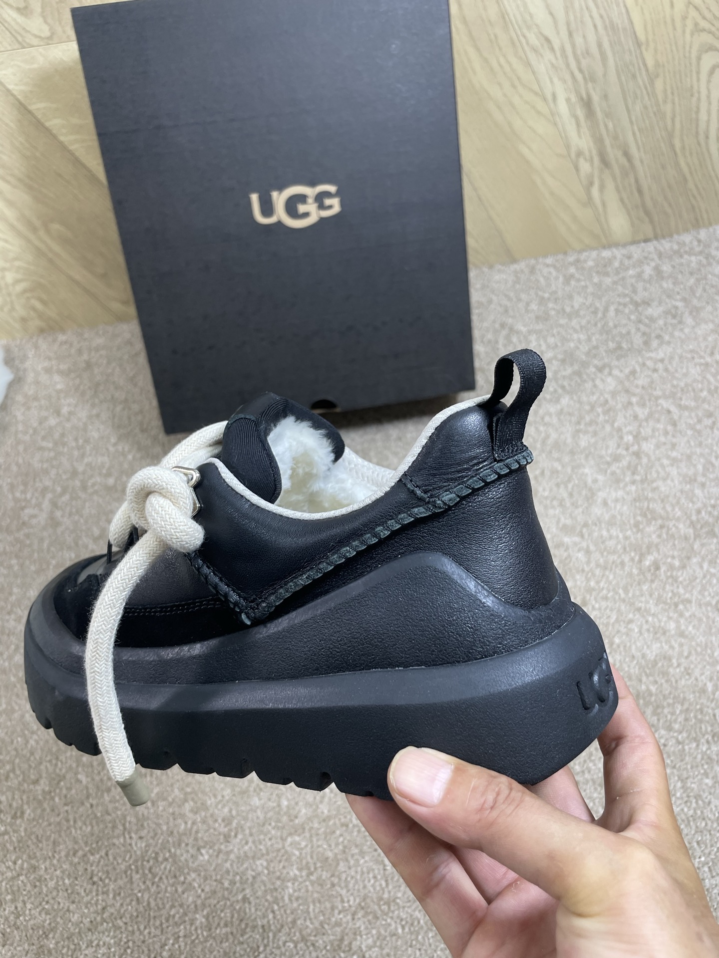 ，男款+10上新❤️UGG王一博同款，官网最新同步颜色：芥菜籽/小麦黄，苔绿/磨砂白，黑色男女情侣款35