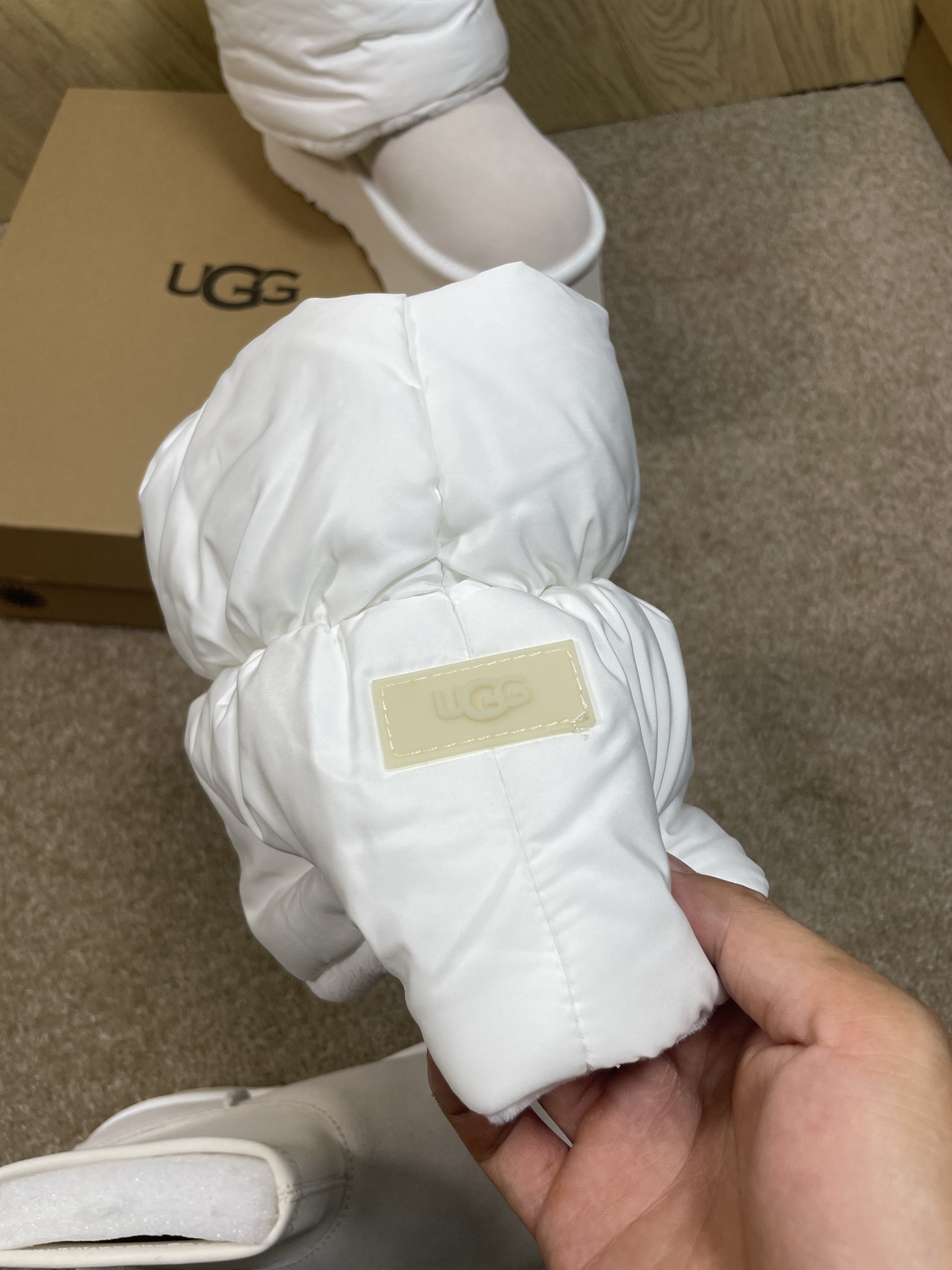 🔥官网同步，Ugg金典新奇，金典迷你迪普（泡芙款）材质：牛皮反绒，羊皮毛，进口防水布，Eva大底，轻便防