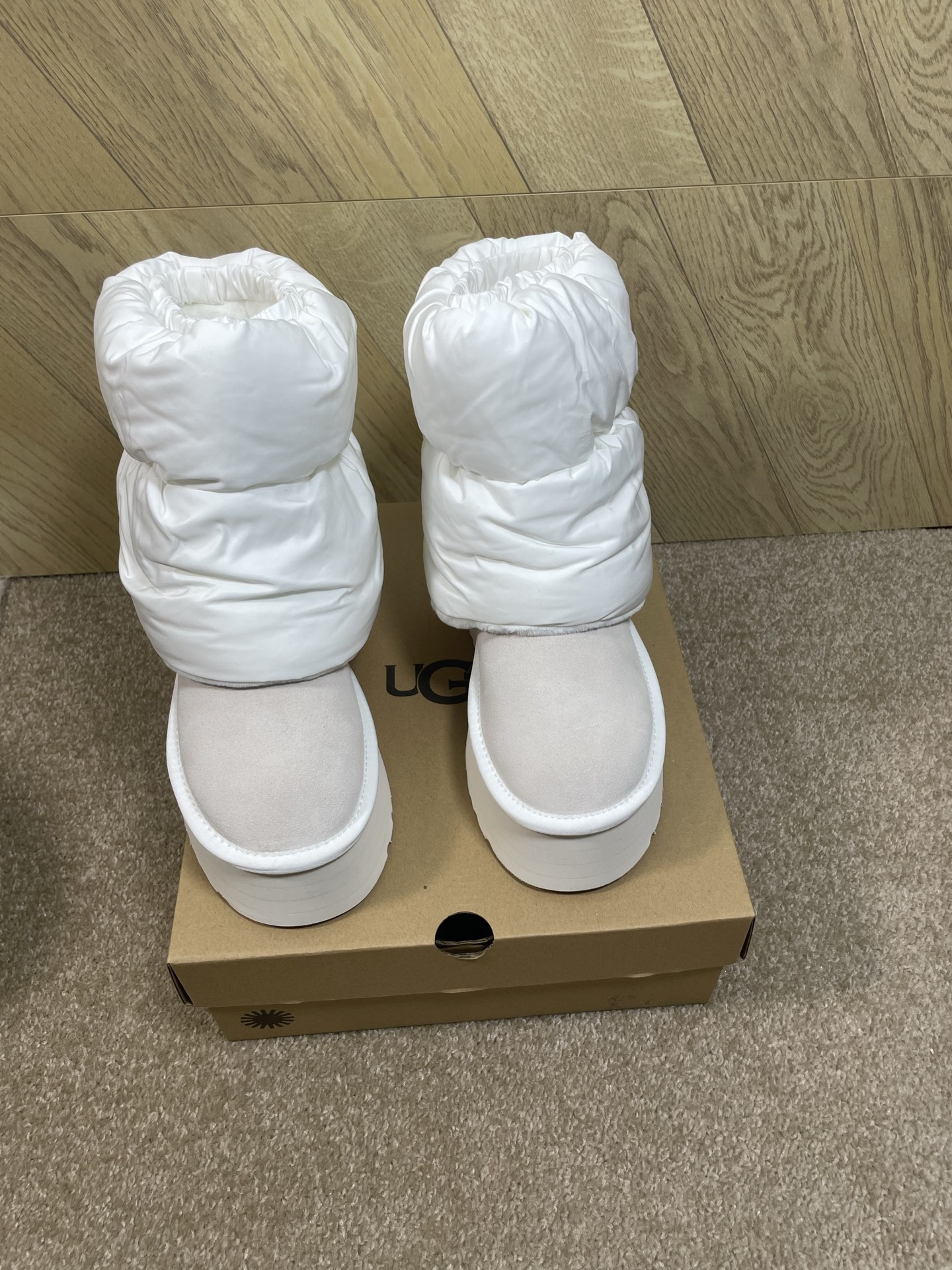 🔥官网同步，Ugg金典新奇，金典迷你迪普（泡芙款）材质：牛皮反绒，羊皮毛，进口防水布，Eva大底，轻便防