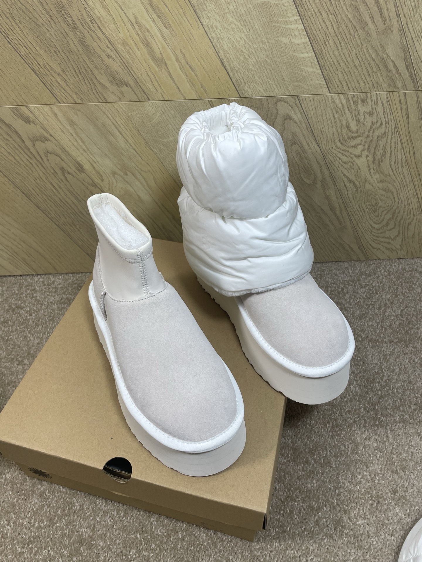 🔥官网同步，Ugg金典新奇，金典迷你迪普（泡芙款）材质：牛皮反绒，羊皮毛，进口防水布，Eva大底，轻便防