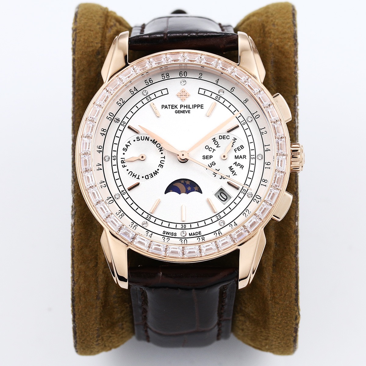 NO:392652,Patek Philippe Patek Philippe complex series six-pin men's watch [love] hit [love] multi-function watch!  1 Equipped with the original imported weekly and month moon phase kinetic energy function movement mechanical watch!  2 The dial uses classic exclusive inner shadow light bricks as the scale to show the luxurious temperament of this watch [grin] 3 The belt uses an imported square scale cowhide strap!  The 4-meter mirror uses a double-dol sapphire mirror!  5 Perspective bottom cover!  6 diameter 41 mm, thickness 11 mm!  The watch functions combine week/month/date/moon/sun and other functions, and the best men's business watch is truly standard!  It is a representative work of high-end watches!  The details of honorary reputation reveal the nobleness of men, with great taste, and great craftsmanship. It is as grand as the original product!  Quality of a large factory!  Welcome to reprint!  ,,patek philippe,cowhide19860909百达翡丽Patek Philippe 复杂系列六针男表[爱心]爆款[爱心] 多功能腕表！ 1搭载原装进口星期月份月相动能功能机芯机械表！ 2表盘上采用经典独家内影灯砖作为刻度更显示出这款腕表的华贵气质[呲牙] 3皮带采用进口方形鳞纹牛皮表带！ 4表镜采用双卜蓝宝石镜面！ 5透视底盖！ 6直径41毫米,厚度11毫米！ 腕表功能汇集星期/月份/日期/月亮/太阳等功能于一身,最佳男士商务腕表真正的标配！为高端腕表的代表之作！ 荣誉出品 尊贵彰显之美誉细节之处透露男士高贵,品位十分,匠心巨制 大气媲美原装货！大厂品质！欢迎转载！,,patek philippe,cowhide,Watch