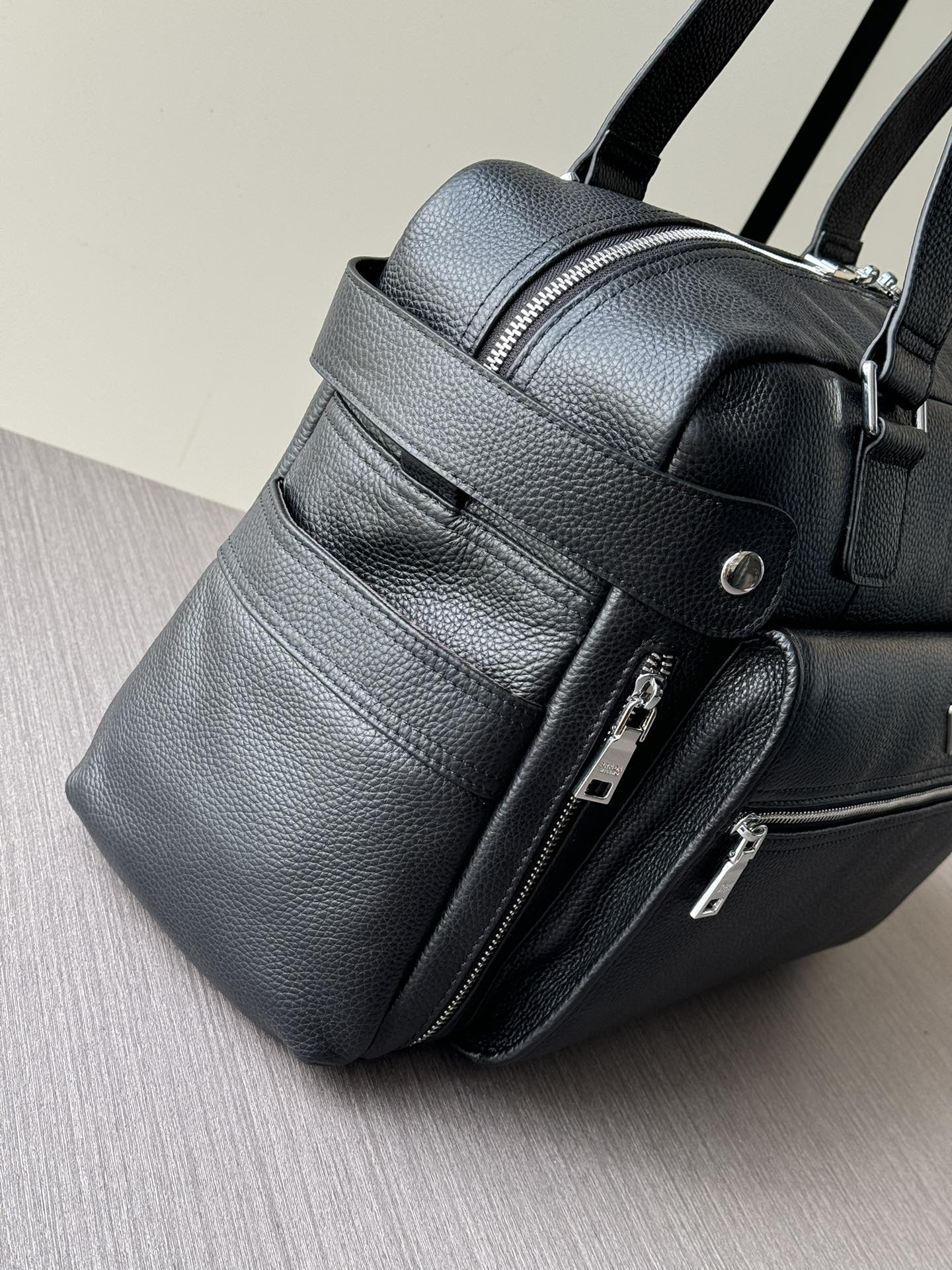 Prada 意大利进口头层小牛皮荔枝纹超高清五金logo标志、高端古铜色五金、专用高档里布、