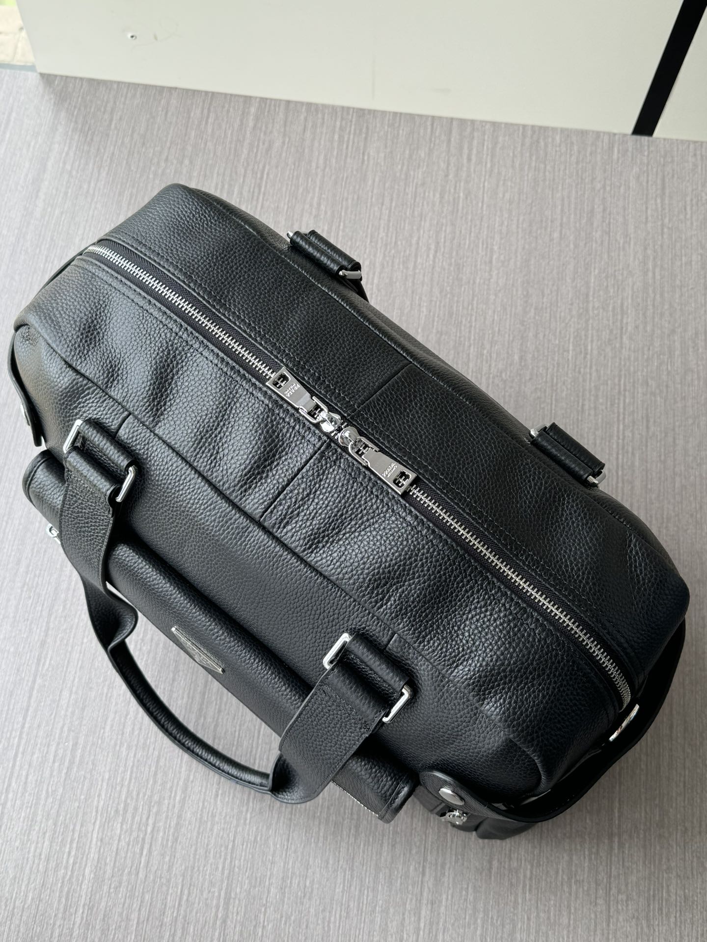 Prada 意大利进口头层小牛皮荔枝纹超高清五金logo标志、高端古铜色五金、专用高档里布、