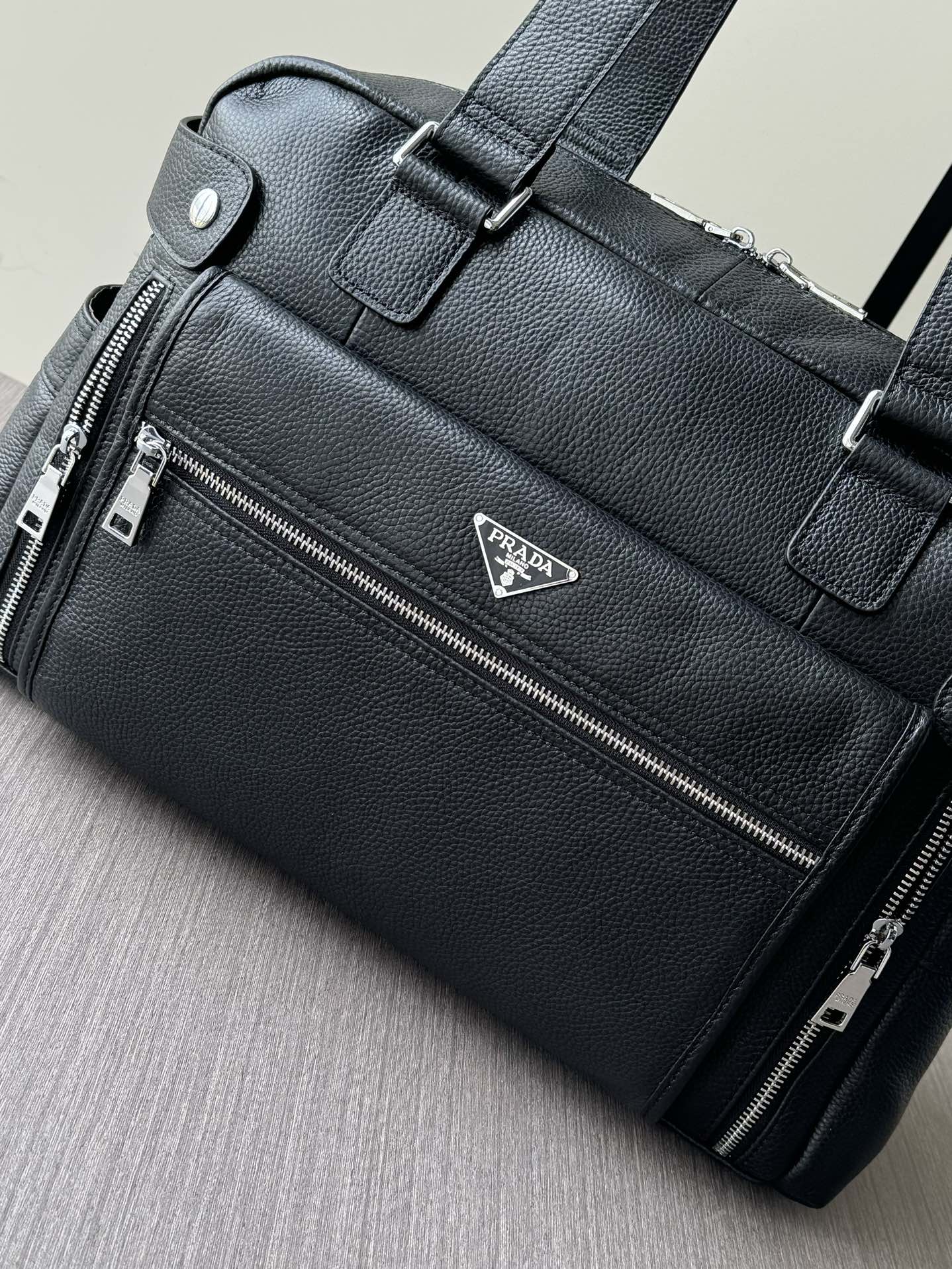 Prada 意大利进口头层小牛皮荔枝纹超高清五金logo标志、高端古铜色五金、专用高档里布、