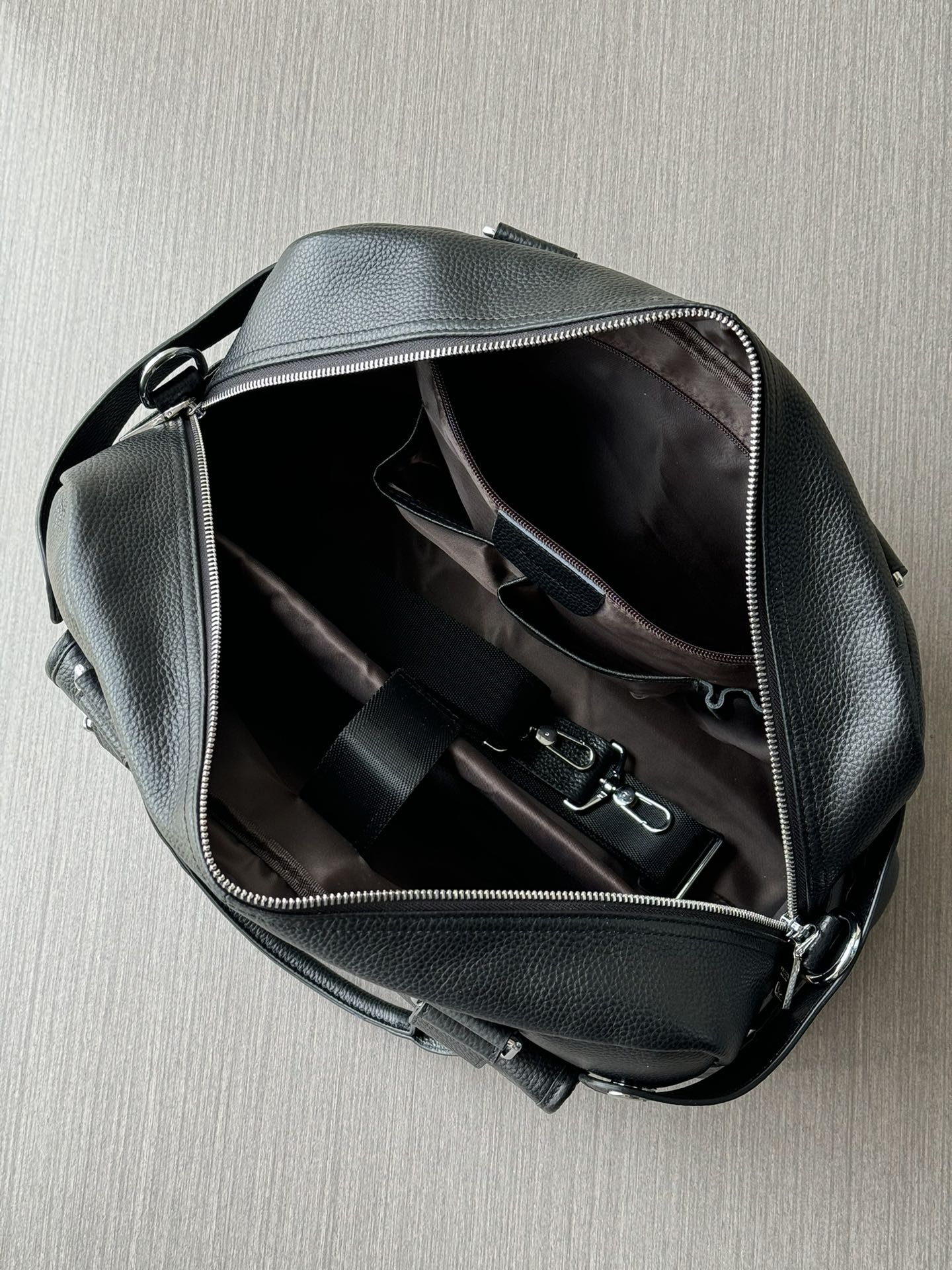 Prada 意大利进口头层小牛皮荔枝纹超高清五金logo标志、高端古铜色五金、专用高档里布、
