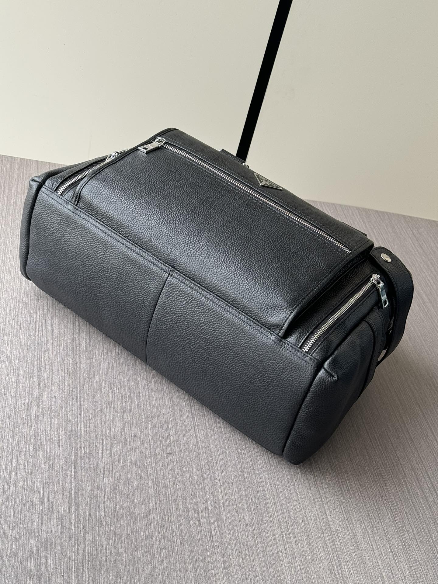 Prada 意大利进口头层小牛皮荔枝纹超高清五金logo标志、高端古铜色五金、专用高档里布、