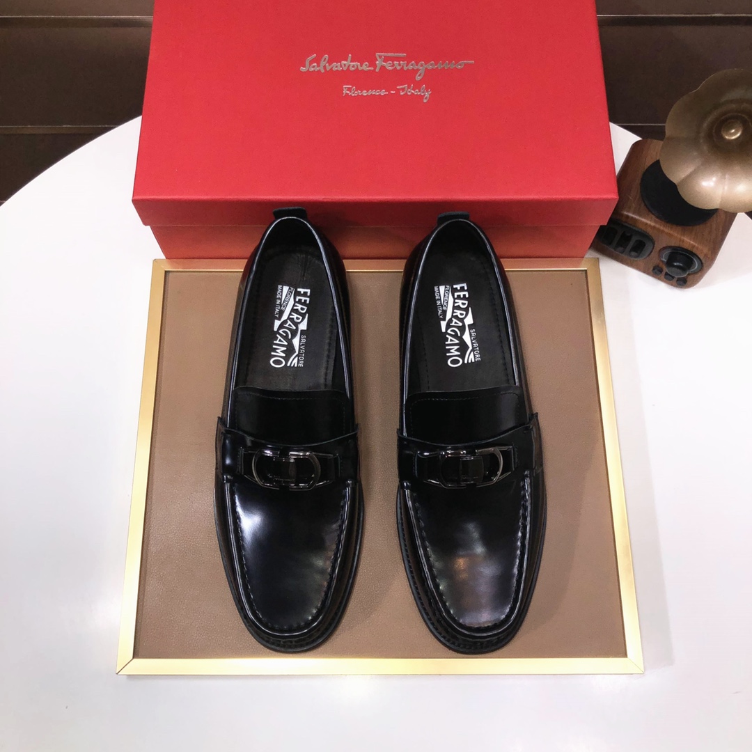 NO:278635,【Ferragamo/Ferragamo】 (high-end beef) new top version Ferragamo classic leather shoes!  Use imported original cowhide, with the inner layer of comfortable cowhide inner!  Original wear-resistant rubber outsole!  High-quality quality!  Number of codes 38-44!  , ferragamo,cowhide19860909【Ferragamo/菲拉格幕】（高端牛里) 新款 顶级版本 菲拉格幕经典正装皮鞋！选用进口原版牛皮,内里头层舒适牛皮内里！原版耐磨橡胶大底！高品质精品！码数38-44！,,ferragamo,cowhide,Men's shoes