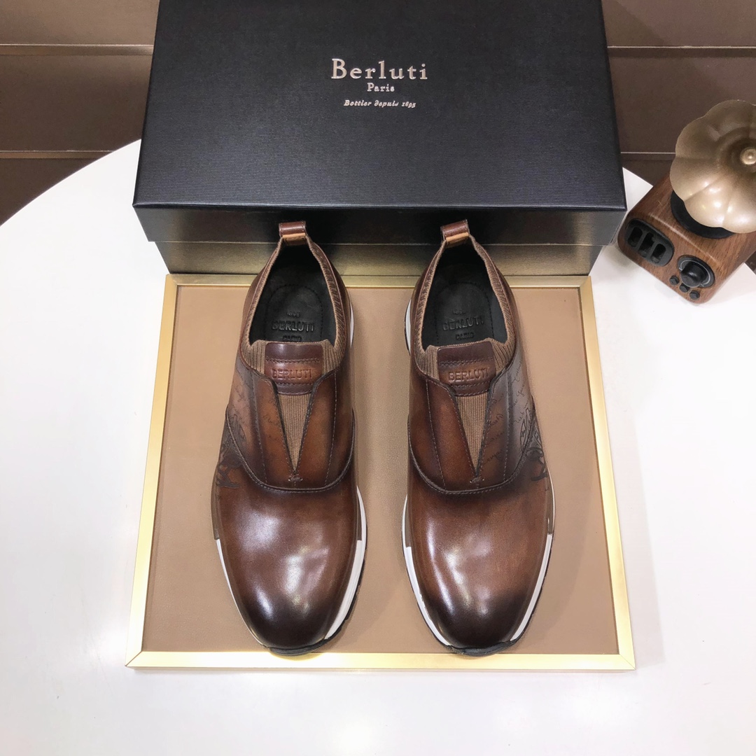 NO:275994,Berlut* Men's high-end leather shoes. The latest official releases new catwalk style. Imported cowhide material. Imported calf leather inside. Genuine leather outsole. Light and comfortable. Berlut* badges and logo prints capture visual highlights, three-dimensional relief. Scritto pattern. High-circular air compressed badge pattern, showing extraordinary attitude!  39-44, cowhide, Leather soles19860909Berlut* 布鲁提 男士高端皮鞋 官方最新发布走秀新款 进口牛皮材质 内里进口小牛皮 真皮大底 轻便舒适 .Berlut* 徽章和logo印花俘获视觉亮点,立体感浮雕 Scritto 图纹.高周波空压徽章图纹,彰显不凡态度！39-44,,cowhide,Leather soles,Men's shoes
