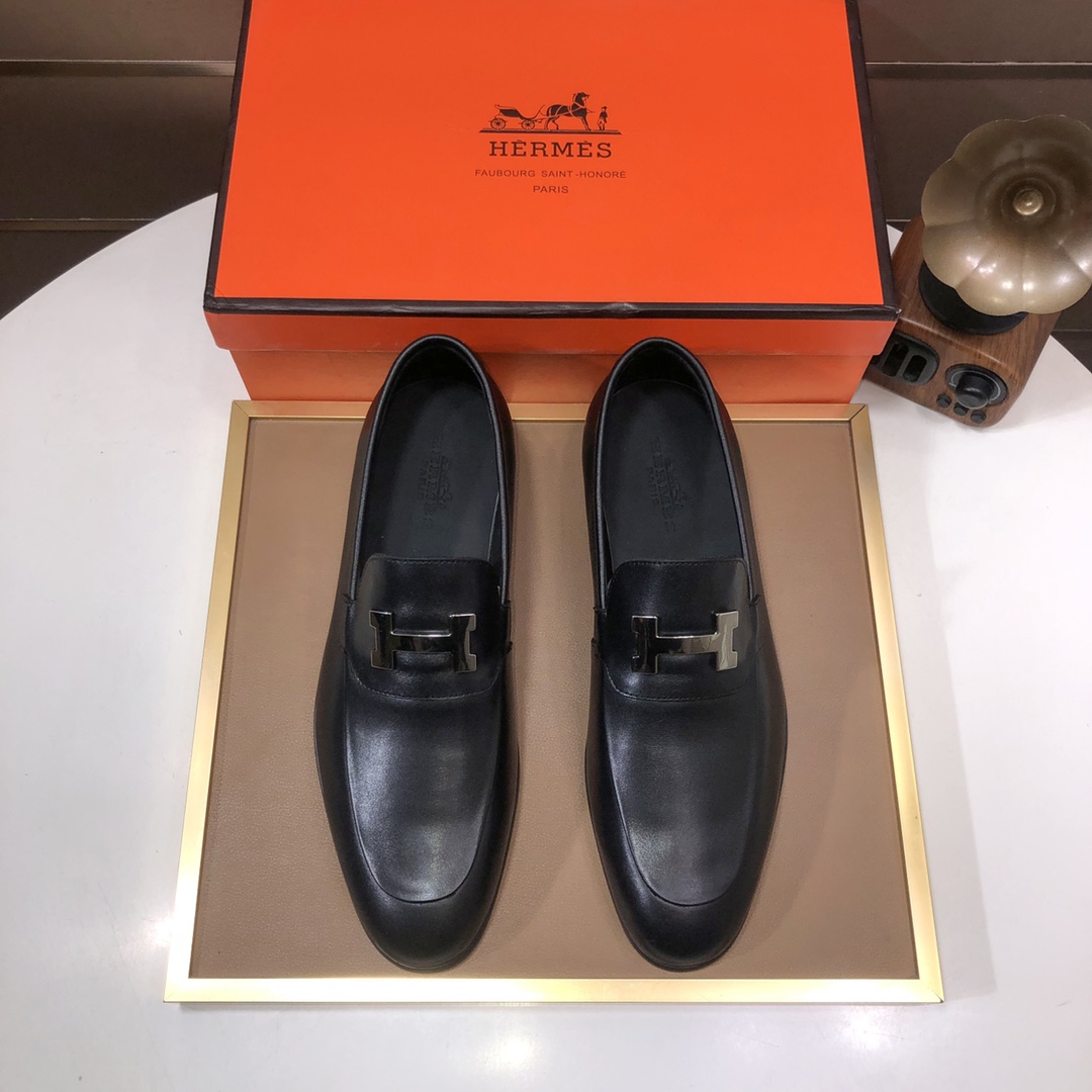 NO:853358,[HERMES] (cowhide lining) Italy's top luxury brand does not pursue novel styles and gorgeous colors, but attracts the favor of successful men with its flawless, elegant and classic style!  This very comfortable, simple and stable style makes it easy to match any style!  The pattern is absolutely 1:1 refined from the original last. In terms of materials, we strive for excellence. Imported cowhide + cowhide lining have extraordinary texture!  .Black brown, code number 38 to 45 (45 customized),,hermes,hermes,cowhide19860909【爱马仕 HERMES】（牛皮内里）意大利顶级奢侈他不追求新奇的款式和华丽的色彩,以其完美无瑕、优雅、经典的风格吸引着成功男士的青睐！这款非常非常舒适,简洁稳重的款式让您轻松搭配任何风格！版型绝对原版套楦1:1精制,材质方面我们更是精益求精,进口牛皮+牛皮内里质感非凡！.黑色棕色 码数38一45(45定做),,hermes,hermes,cowhide,Men's shoes