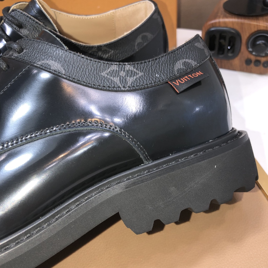 Louis Vuitton Men's Leather Dress Shoes - Classic Style & Comfort 9 i1734714037 5393 4
