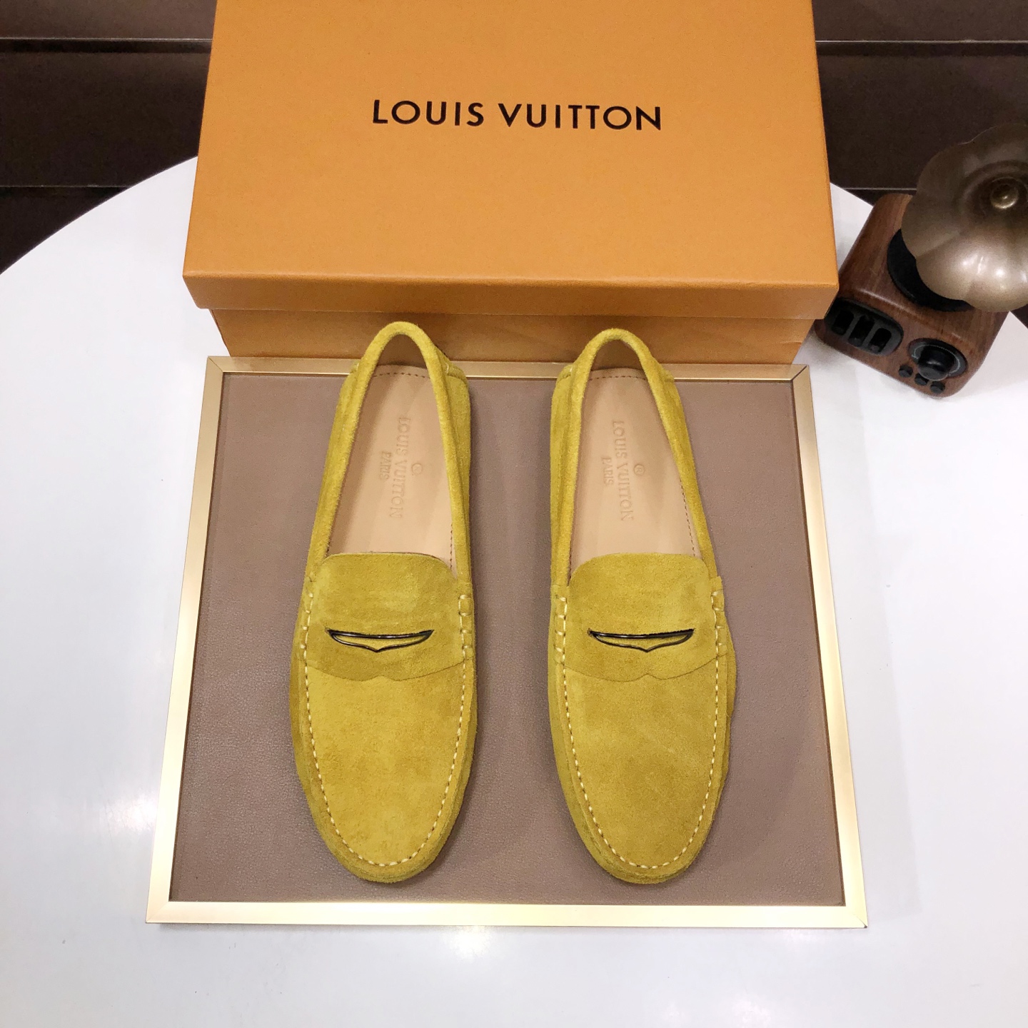 NO:277481,[LV Doudou Shoes] (water-dyed cowhide inner lining) new model is on sale, available on the official website, new Doudou shoes, processed into a unique color material, the upper is made of imported horse leather material. The shoe body is wrapped in a mark line, imported original cowhide inner lining, delicate shoe shape is super suitable for versatile, size 38-44.,,louis vuitton,cowhide19860909【LV豆豆鞋】（水染牛皮内里）新款上市,官网有售,新款豆豆鞋,经过加工成为獨色材料,鞋面采用进口马皮皮材料. 鞋身以马克线整体包边 ,进口原版牛皮内里,秀气的鞋型 超级适合百搭,码数38-44.,,louis vuitton,cowhide,Men's shoes