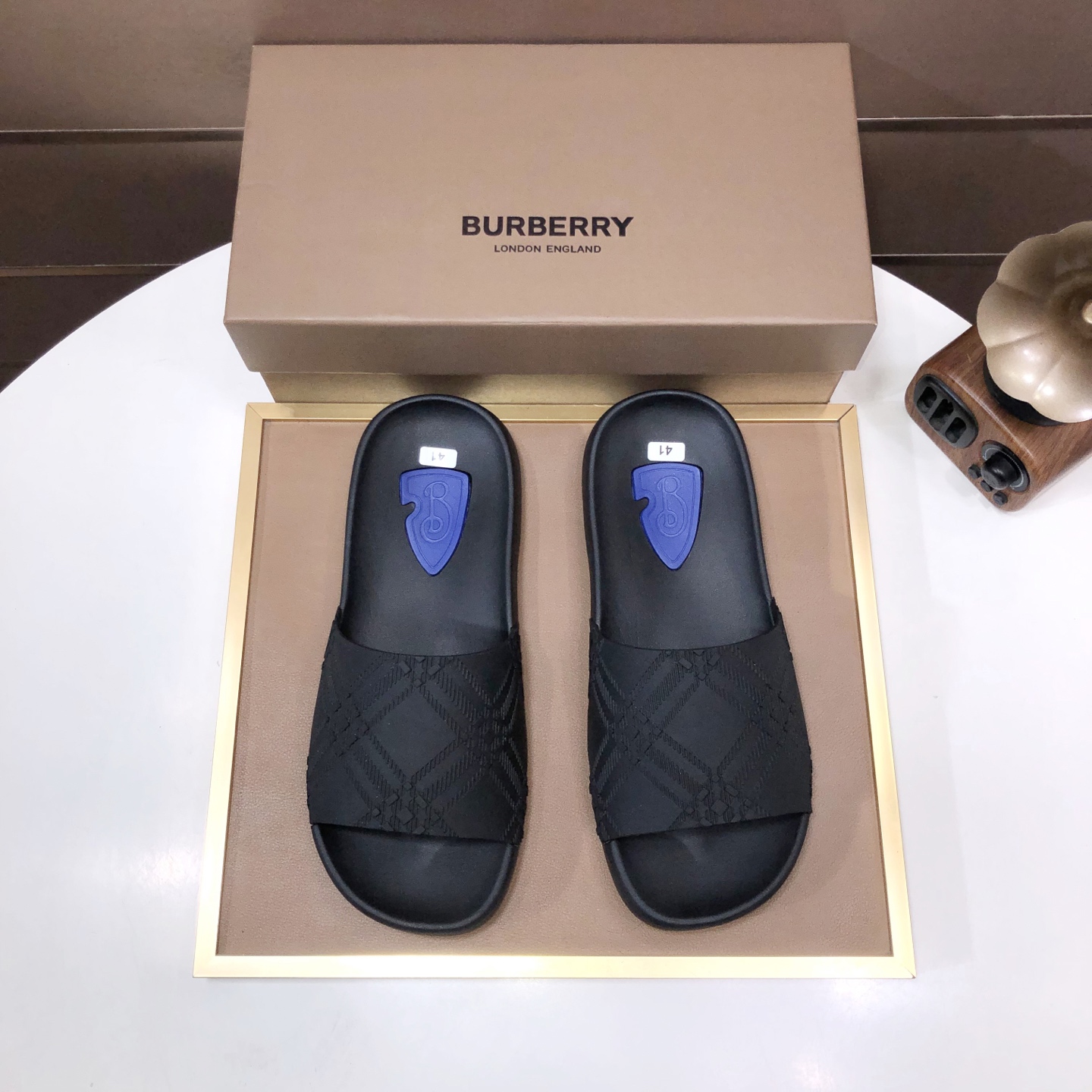 NO:277996,【burberry】Classic slippers｜Imported materials with classic plaids｜Original outsole｜Fine workmanship and comfortable wear Size38-44 (45 custom made), burberry, burberry, slippers19860909【burberry巴宝莉】经典拖鞋｜进口材料搭配经典格纹料｜原版大底｜做工精细穿着舒适 Size38-44（45定做）,,burberry,burberry,slippers,Men's shoes