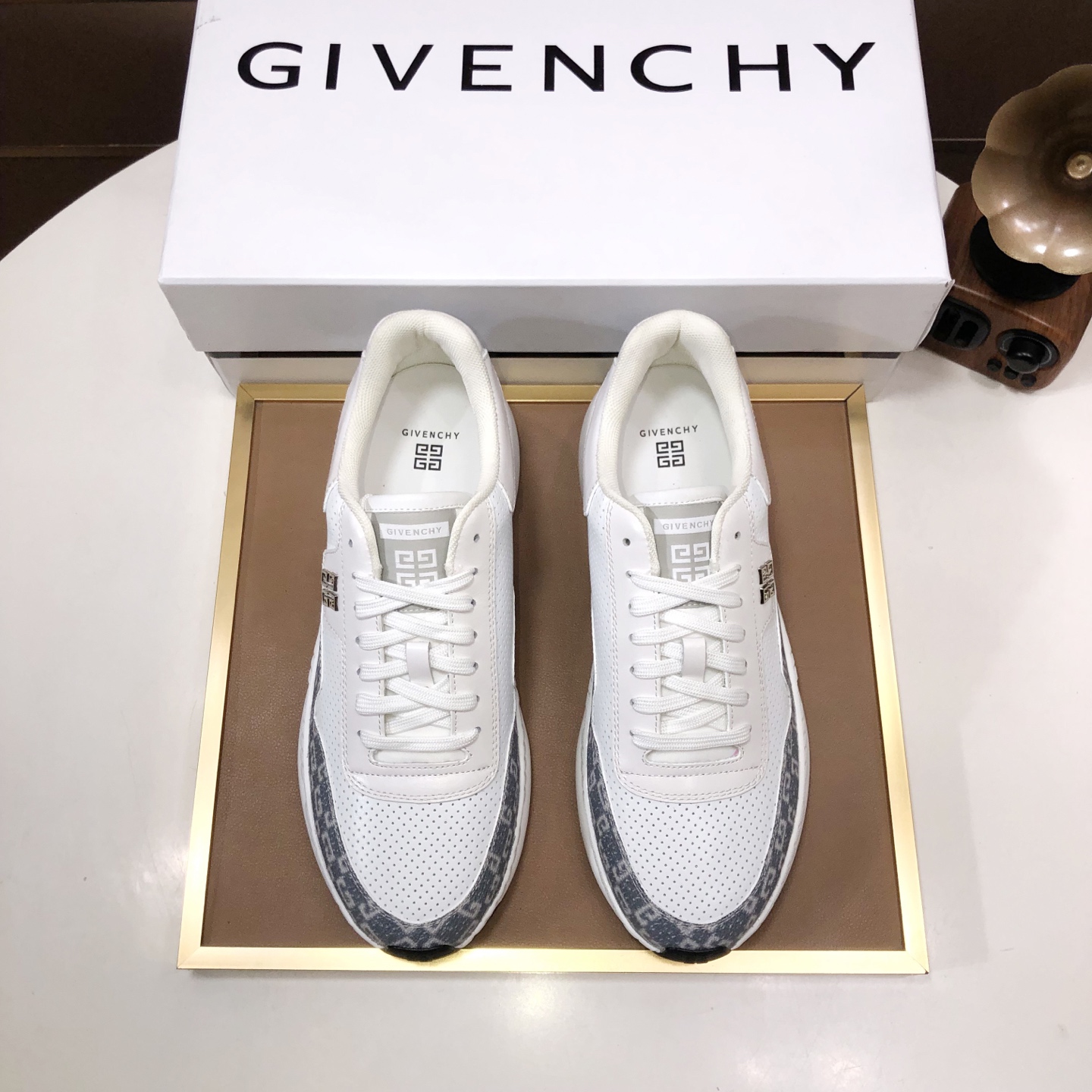 NO:278644,[GIVENCHY.Givenchy] The counter is sold simultaneously with uppers imported from Italy. The printed fabrics are luxurious. The breathable mesh fabric is combined with a double-layer combination to make the foot feel comfortable. The sole is specially equipped with rubber foam sole, which is light and comfortable, and you can enter and exit the counter at will. The number of codes 38-45 (45 customized) counter packaging.,, ​​givennchy, givennchy, given19860909【GIVENCHY.纪梵希】专柜同步发售鞋面意大利进口品牌印花布匹尽显奢华,透气网布内里加上双层组合,脚感舒适,鞋底原厂特供橡胶发泡大底,轻便,舒适,随意进出专柜 码数38-45（45定制）专柜包裝.,,givenchy,givenchy,Men's shoes