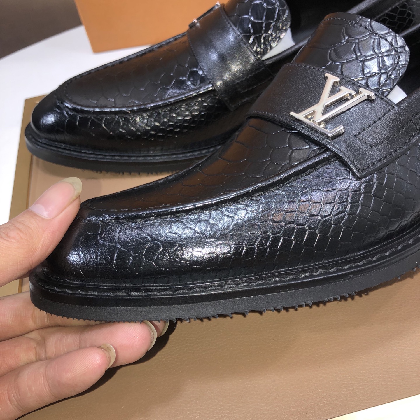 Louis Vuitton Men's Formal Loafers - Luxurious Style, Premium Leather 9 i1745430012290 2894 0 7