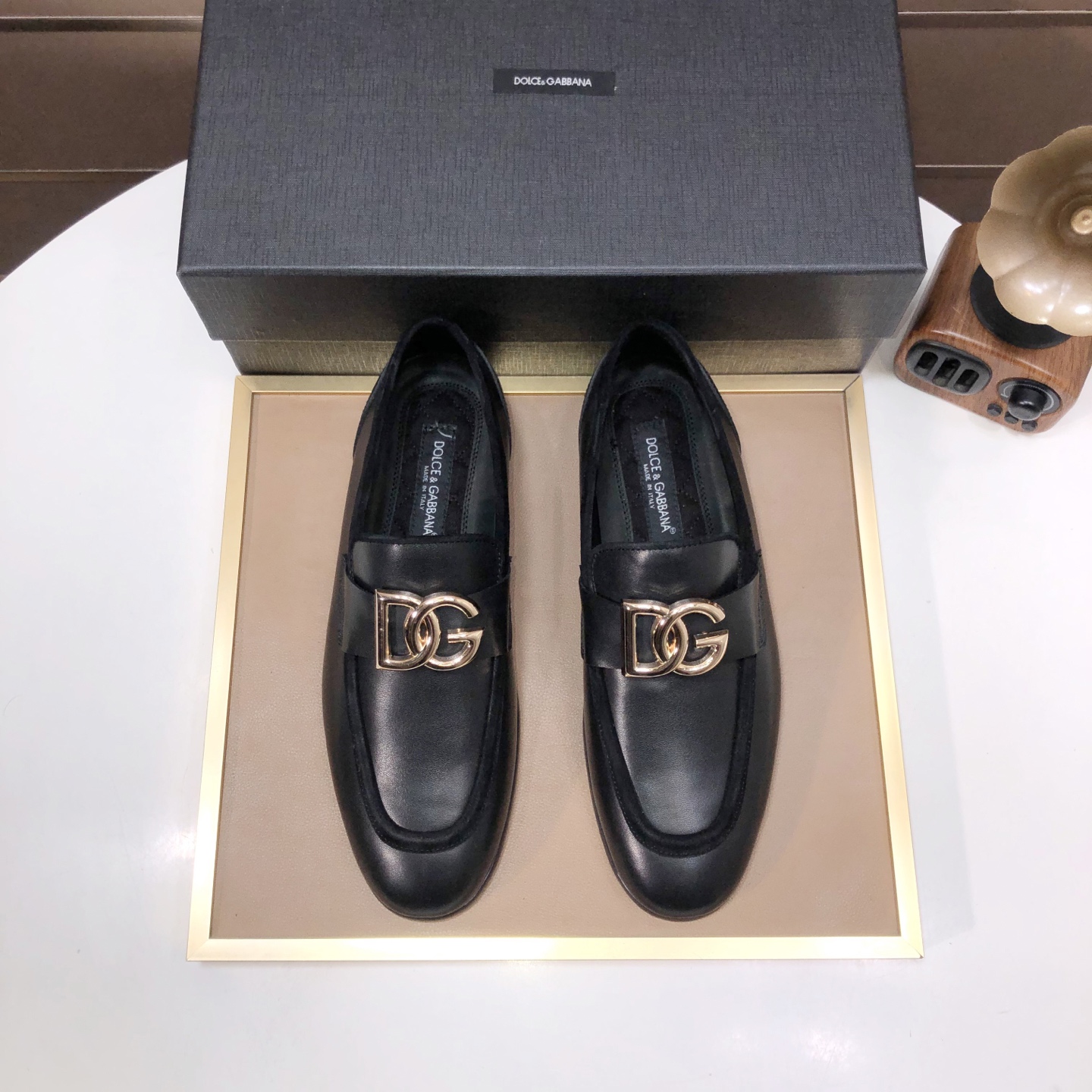 NO:280840,DG's new leather shoes counters are available simultaneously for uppers imported from Italy, imported cowhide, imported cowhide lining, imported accessories, completely 1 to 1 replica, original sole, original sole, exclusive movable molding sole is super comfortable, original order goods, high quality, can enter and exit the counter at will, welcome to compare sizes: 38-45,, Dolce & Gabbana, cowhide19860909DG顶级男士新款皮鞋专柜同步发售鞋面意大利进口牛皮面,全进口牛皮内里,进口配件,完全1比1复刻,鞋底原厂特供原版底,独家活动成型底超级舒适,原厂跟单货,高品质,可随意进出专柜,欢迎对比码数:38-45,,Dolce&Gabbana,cowhide,Men's shoes