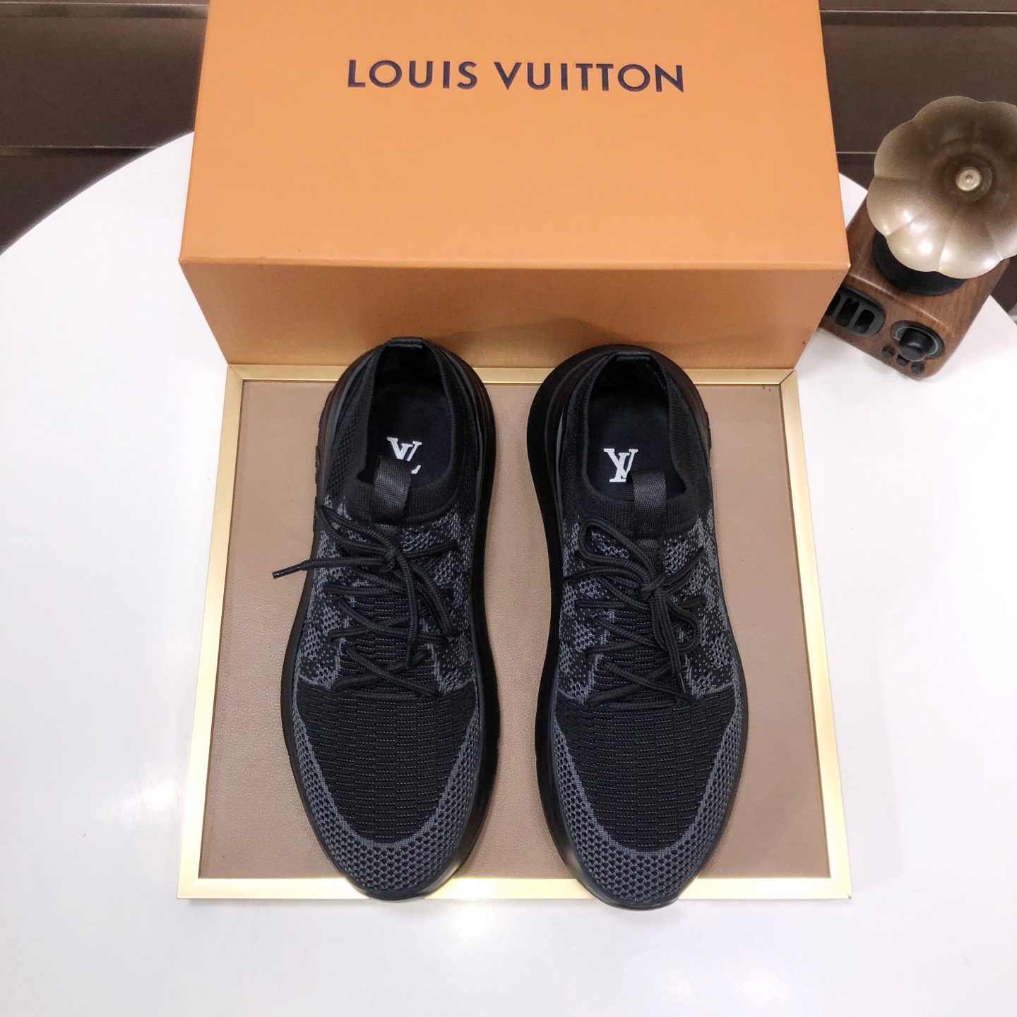 NO:283671,【LOUIS VUITTON】Original single-run volume and price (water dyed cowhide inner lining) new LV Louis Vuitton *--Top version LV classic trendy shoes!  Use imported original cowhide with water-dyed cowhide inner lining. Original wear-resistant rubber outsole!  High-quality quality!  Number of codes 38-45 (45 custom made without return or exchange), louis vuitton,louis vuitton,louis vuitton,cowhide19860909【LOUIS VUITTON】原单跑量价（水染牛皮内里）新款LV路易威登 *——顶级版本 LV经典潮鞋！选用进口原版牛皮 水染牛皮内里.原版耐磨橡胶大底！高品质精品！码数38-45(45定做不退换),,louis vuitton,louis vuitton,louis vuitton,cowhide,Men's shoes