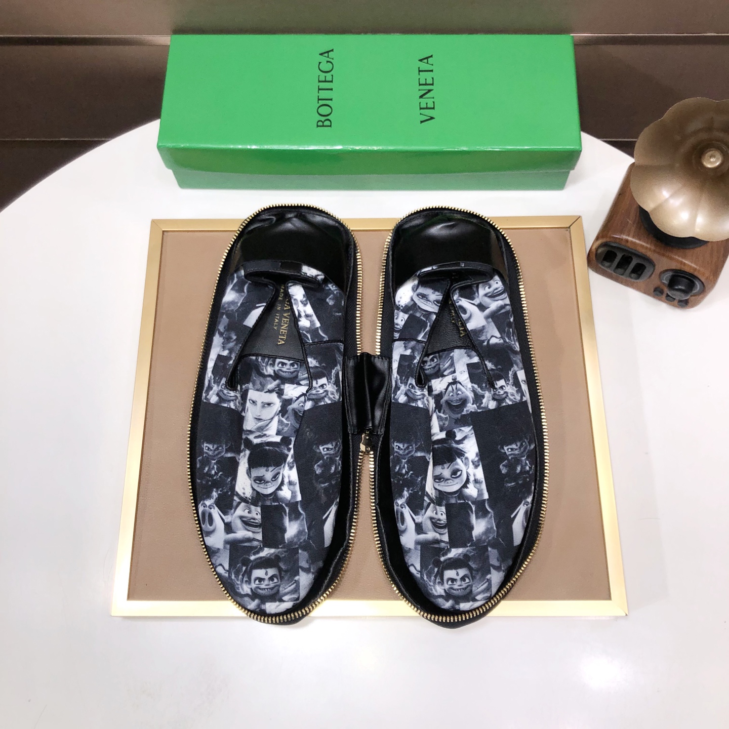 NO:283993,【Botteg Venetta(BV)】 (wallet shoes) exclusive new model New official website New model Made of top calfskin with uppers Delicate feel Luxury texture Tailored for exquisite men Creating noble aura Detailed and regular Mark hand stitching Smooth lines Full sheepskin inner lining, comfortable sweat washing 38-44,,bottega veneta,bottega veneta,wallets,cowhide,sheepskin19860909【Botteg Venetta(BV)】（钱包鞋）独家新款 官网新款 鞋面以上乘的顶级小牛皮制作 细腻的手感 流淌奢华的质感 为精致男士量身制作 铸就高贵气场 细致规整的马克手工缝线 流畅的线条 全羊皮内里,洗汗舒适 38-44,,bottega veneta,bottega veneta,wallets,cowhide,sheepskin,Men's shoes