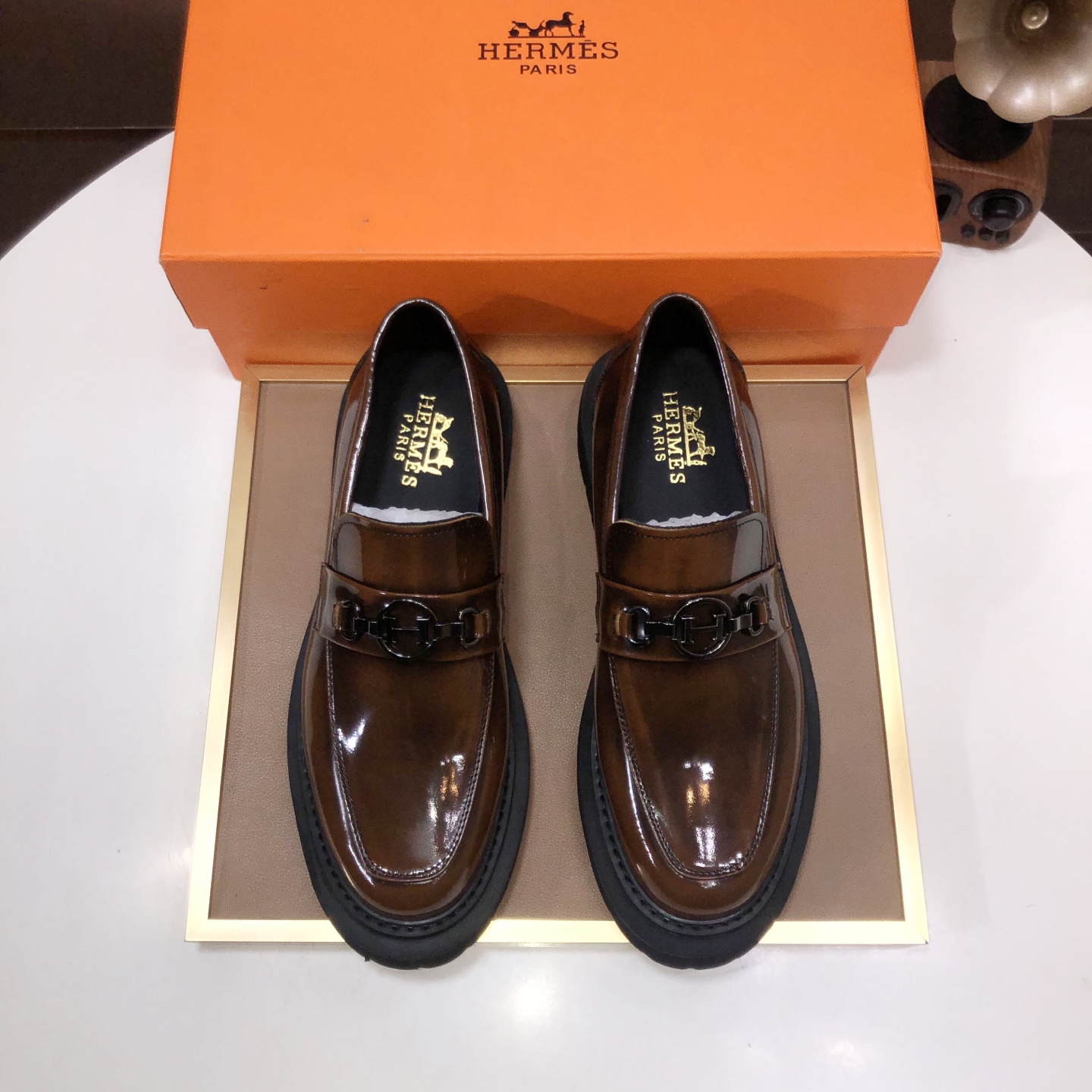 NO:284698,【【Hermes HERMES】】(High-end Niuli) New HERMES--Top version Classic casual leather shoes!  Use imported original cowhide, with the inner layer of comfortable cowhide inner!  Original wear-resistant rubber foamed outsole!  High-quality quality!  Number of codes 38-45 (45 customized), hermes, hermes, cowhide19860909【【爱马仕 HERMES】】（高端牛里) 新款 HERMES——顶级版本 经典休闲皮鞋！选用进口原版牛皮,内里头层舒适牛皮内里！原版耐磨橡胶发泡大底！高品质精品！码数38-45（45定做),,hermes,hermes,cowhide,Men's shoes