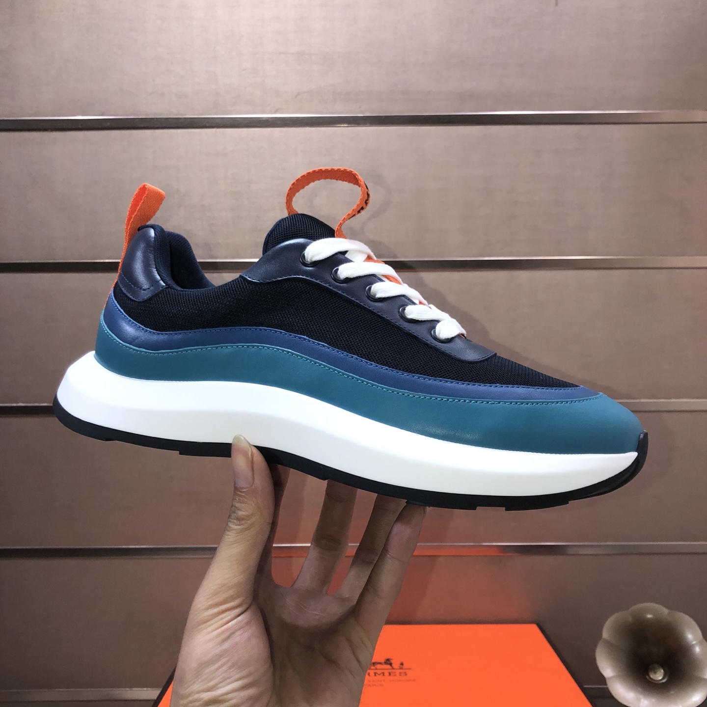 NO:348269,[Hermes] (Cowhide inner lining) original product for hot counter!  The world's top brand... Luxury quality...// Fashion, high-end quality... Give you a low-key and luxurious comfort experience. The upper is made of pure Italian imported original leather. Sweat-absorbing cowhide inner lining... Comfortable and breathable, high-end, atmospheric and high-end... Luxury and noble!!  ..Office Factory Shipping [Hug] Frame..Original Board. Number of Codes: 38-45 (45 Customized),,hermes,cowhide19860909【爱马仕】（牛皮内里）爆款专柜原单货！世界顶级品牌..奢华品质....//时尚 上脚高档次 ..给你低调奢华的舒适体验.鞋面采用纯意大利进口原板头层牛皮..吸汗牛皮内里..,舒适透气,高端大气上档次..奢华尊贵! ！..代工厂出货 [拥抱]档口..原板.码数:38-45(45定制),,hermes,cowhide,Men's shoes