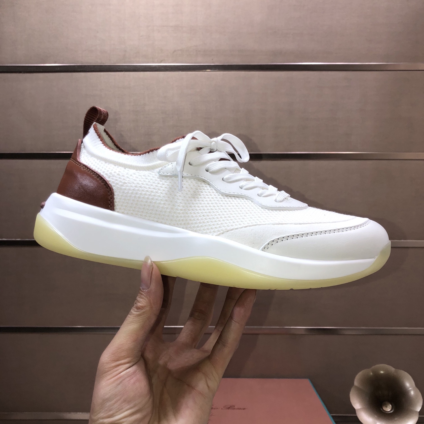 NO:829725,【】LP classic loafers, an Italian treasure brand, the only brand that can match Hermès!  Only after wearing it do we know that we can’t live up to our feet. Imported cashmere upper, water-dyed cowhide lining and cowhide feet. Official original glass rubber outsole and pendant. Exclusive original packaging (tag brand paper outer box handbag) code number 38-46, hermes, loro piana, loafers, cowhide19860909【】lp经典乐福鞋,意大利宝藏品牌,唯一能和爱马仕匹配的品牌！穿了才知道不能辜负我们的双脚,鞋面进口小羊绒,水染牛皮内里牛皮垫脚 官方原版玻璃胶大底、吊坠.独家原版包装（吊牌品牌纸外盒手提袋）码数38-46,,hermes,loro piana,loafers,cowhide,Men's shoes