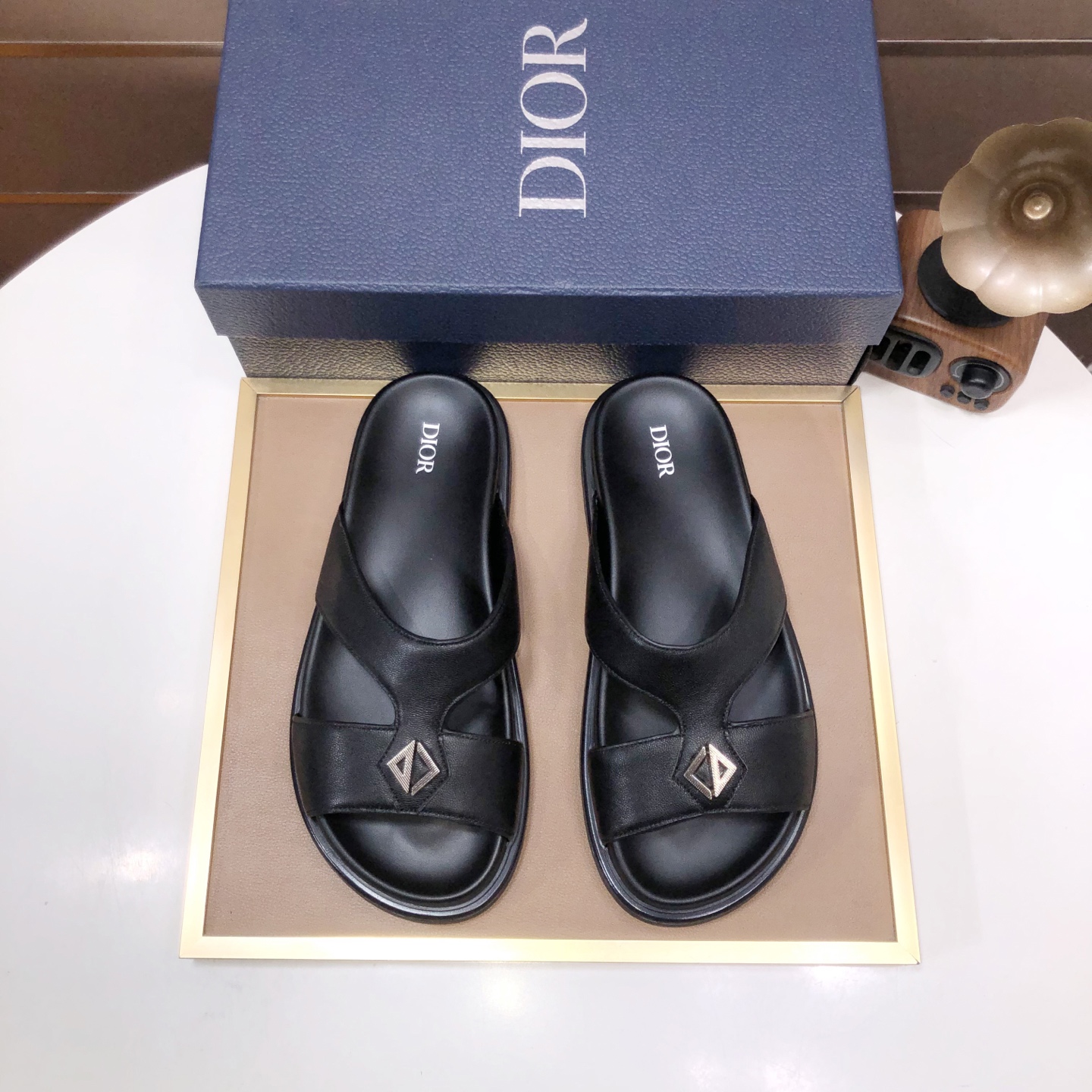 NO:350291,[Dior] The highest version of the new slippers in the market, Christian Dior - Christian Counter Top Original Products can be compared at will, no matter from the last shape, material, wiring, and inner material production process is exactly the same as the original TPR bottom!  size:39～45,,dior,dior,slippers19860909【迪奥Dior】市场最高版本拖鞋新品Christian Dior-克里斯汀·专柜顶级原单货可随意对比原版无论从楦型 材质面料 走线 以及内里材质制作工艺完全和正品一模一样原版TPR大底！size:39～45,,dior,dior,slippers,Men's shoes