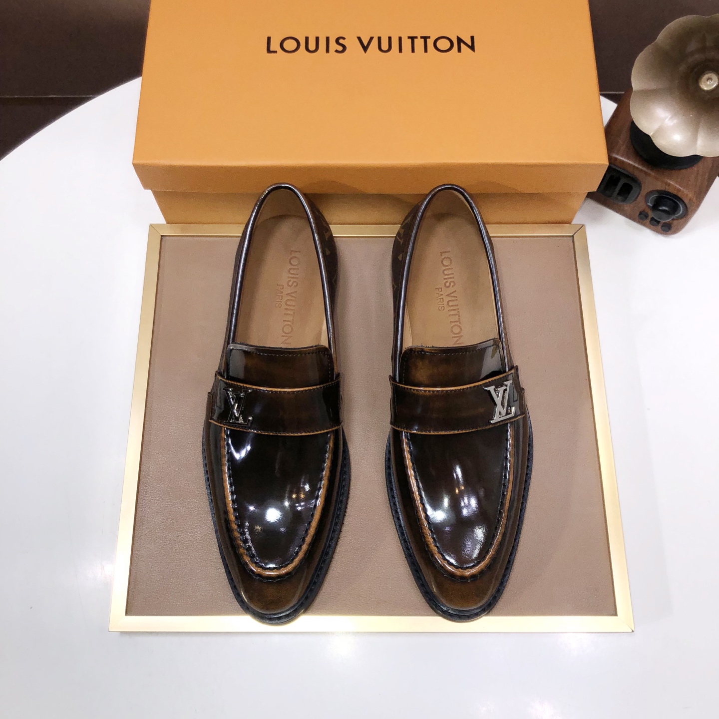 NO:853052,[LOUIS VUITTON] (sheepskin lining) new cowhide LV dress shoes counter, one-to-one production of original quality, imported cowhide upper, full sheepskin lining, original rubber outsole, {high quality visible} code number 38-45 (45 custom-made),, louis vuitton, louis vuitton, cowhide, sheepskin19860909【LOUIS VUITTON】(羊皮内里)新款牛皮LV正装鞋专柜一比一制作原单品质、进口牛皮鞋面全羊皮内里原单原版橡胶大底、｛高品质看得见｝码数38-45(45定做),,louis vuitton,louis vuitton,cowhide,sheepskin,Men's shoes