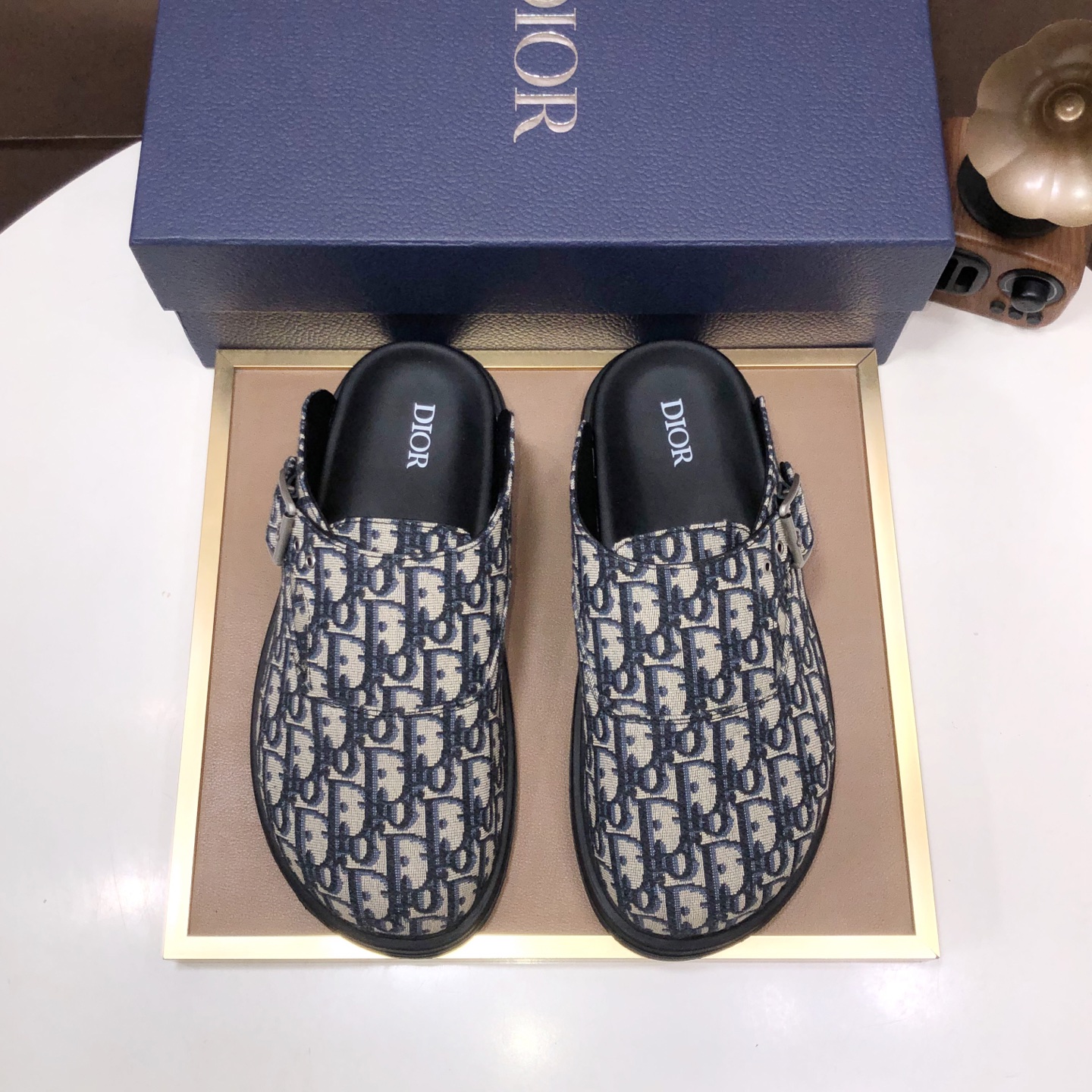 NO:346420,[Dior] The highest version of the new slippers in the market, Christian Dior - Christian Counter Top Original Products can be compared at will, no matter from the last shape, material, wiring, and inner material production process is exactly the same as the original TPR bottom!  size:39～45,,dior,dior,slippers19860909【迪奥Dior】市场最高版本拖鞋新品Christian Dior-克里斯汀·专柜顶级原单货可随意对比原版无论从楦型 材质面料 走线 以及内里材质制作工艺完全和正品一模一样原版TPR大底！size:39～45,,dior,dior,slippers,Men's shoes